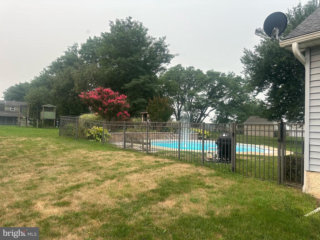 270 HILLTOP VIEW WAY