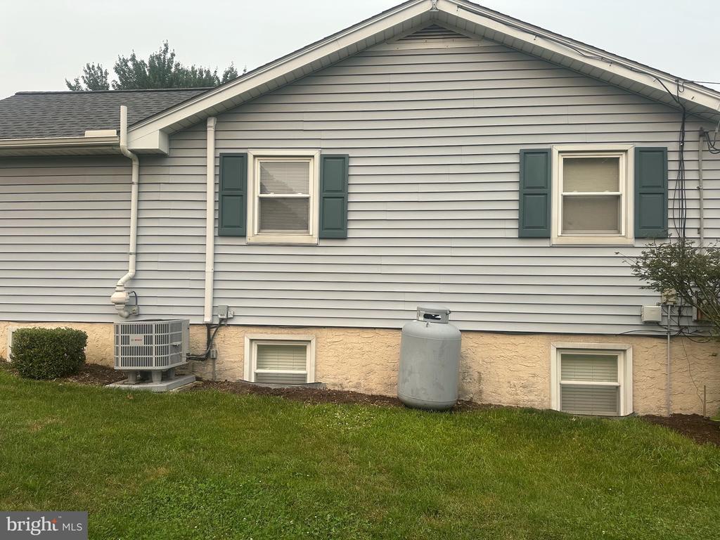 270 HILLTOP VIEW WAY