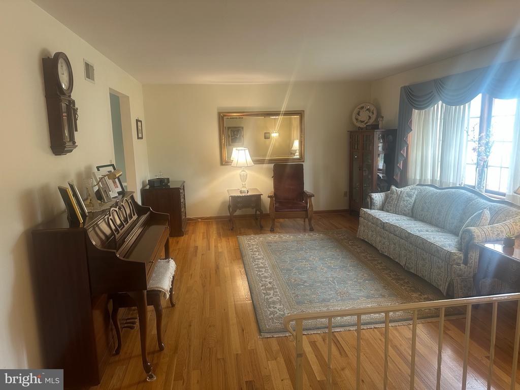 270 HILLTOP VIEW WAY