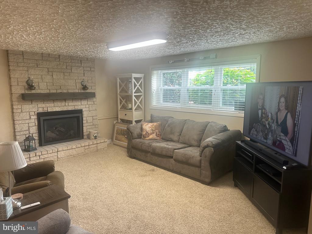 270 HILLTOP VIEW WAY