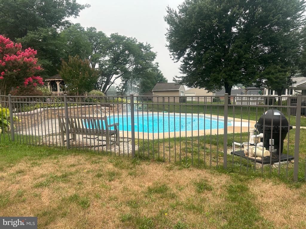 270 HILLTOP VIEW WAY