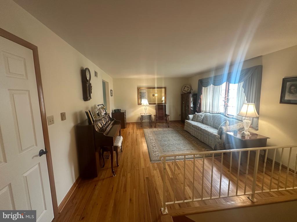 270 HILLTOP VIEW WAY