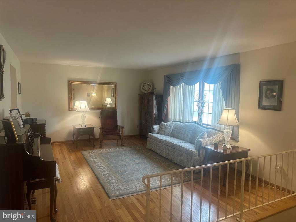 270 HILLTOP VIEW WAY