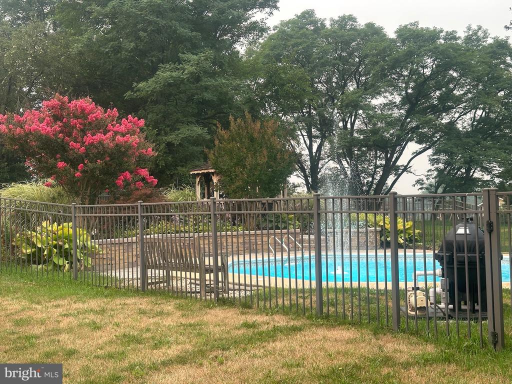 270 HILLTOP VIEW WAY