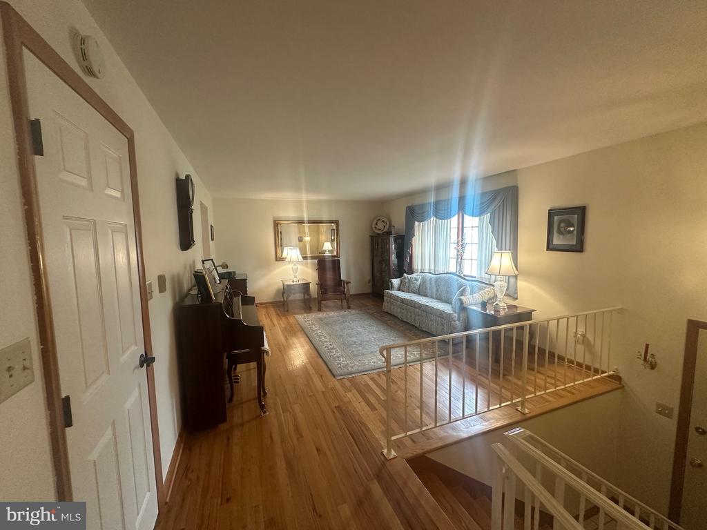 270 HILLTOP VIEW WAY