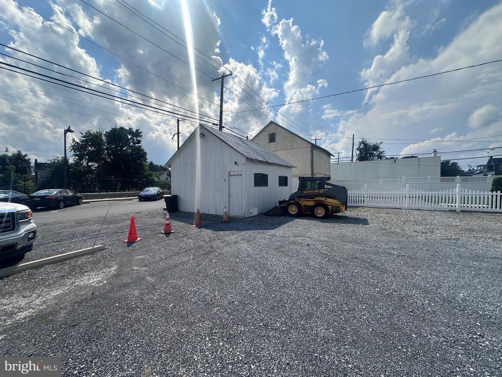 22 W MAIN STREET