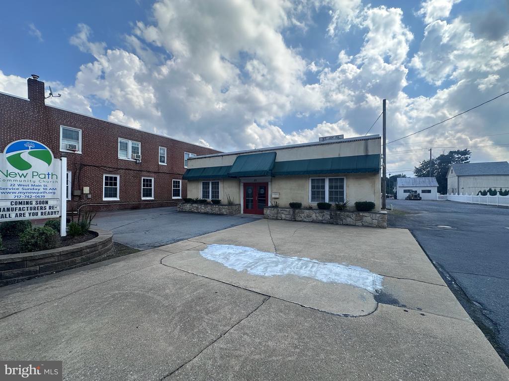 22 W MAIN STREET
