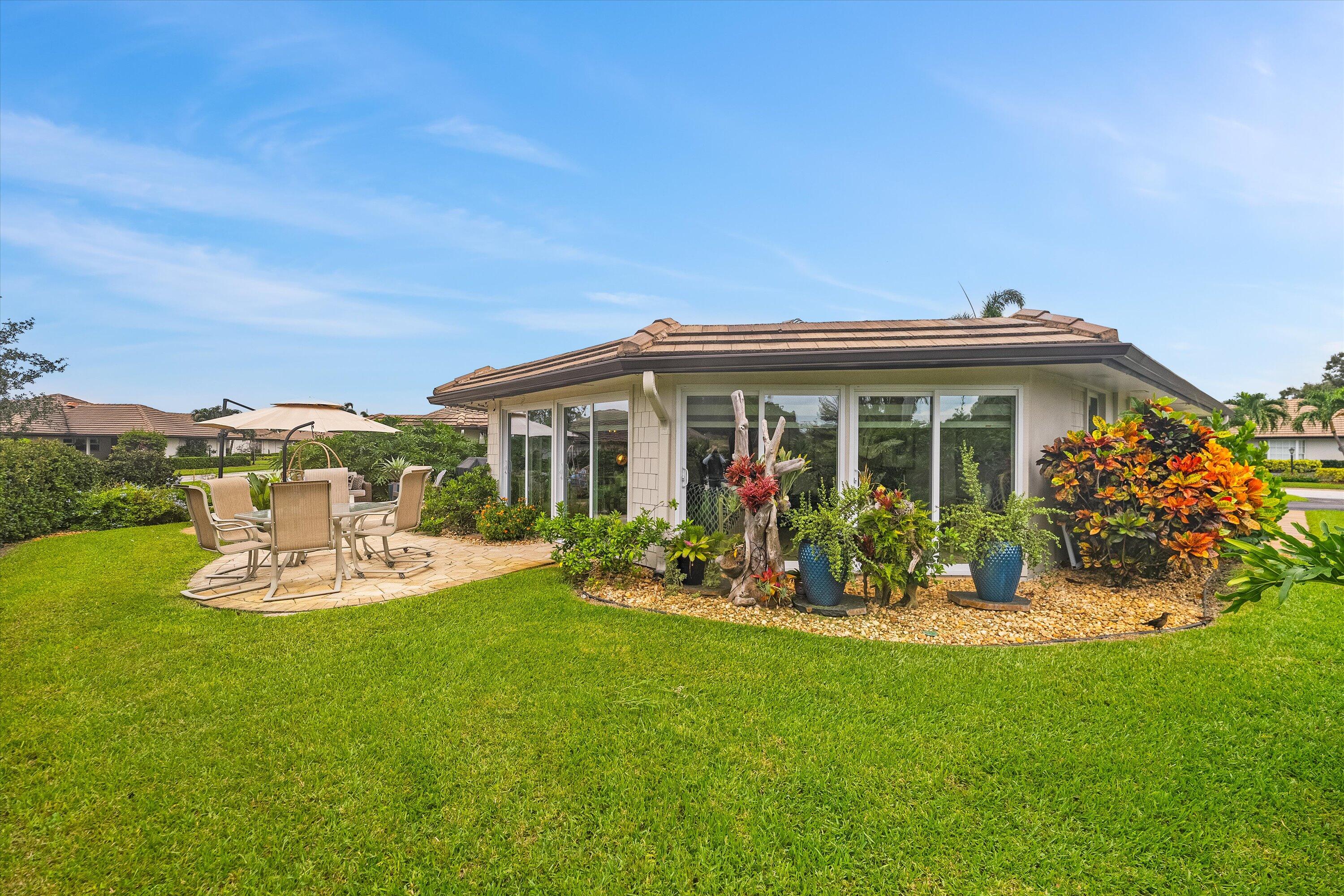 320 Villa Drive S