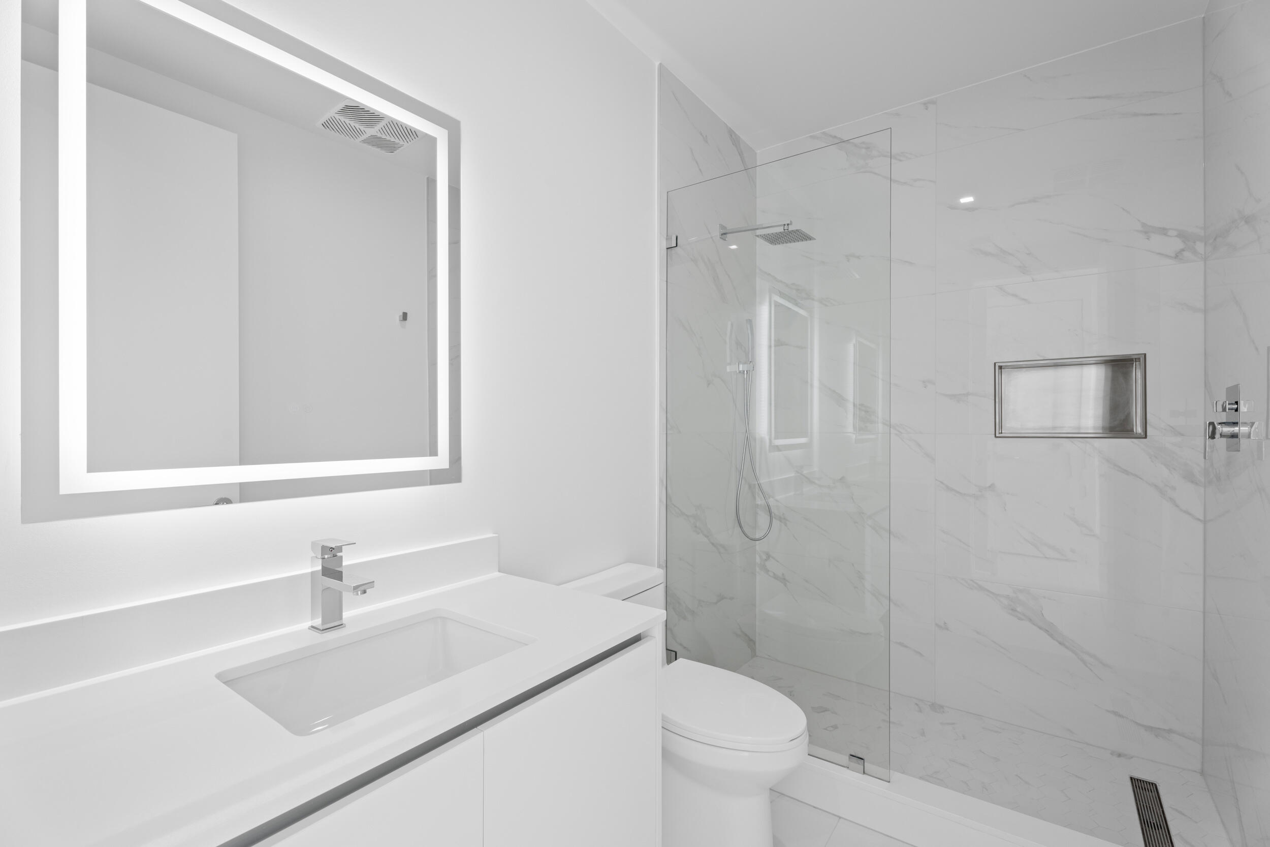 220 Lake Shore Drive 1523