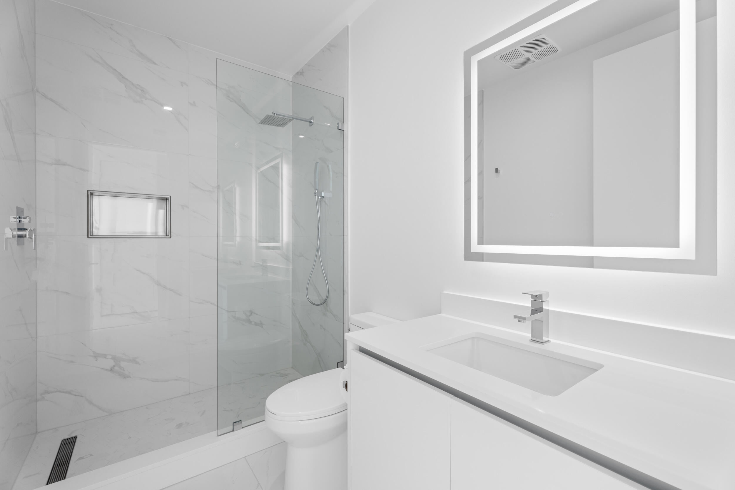 220 Lake Shore Drive 1523