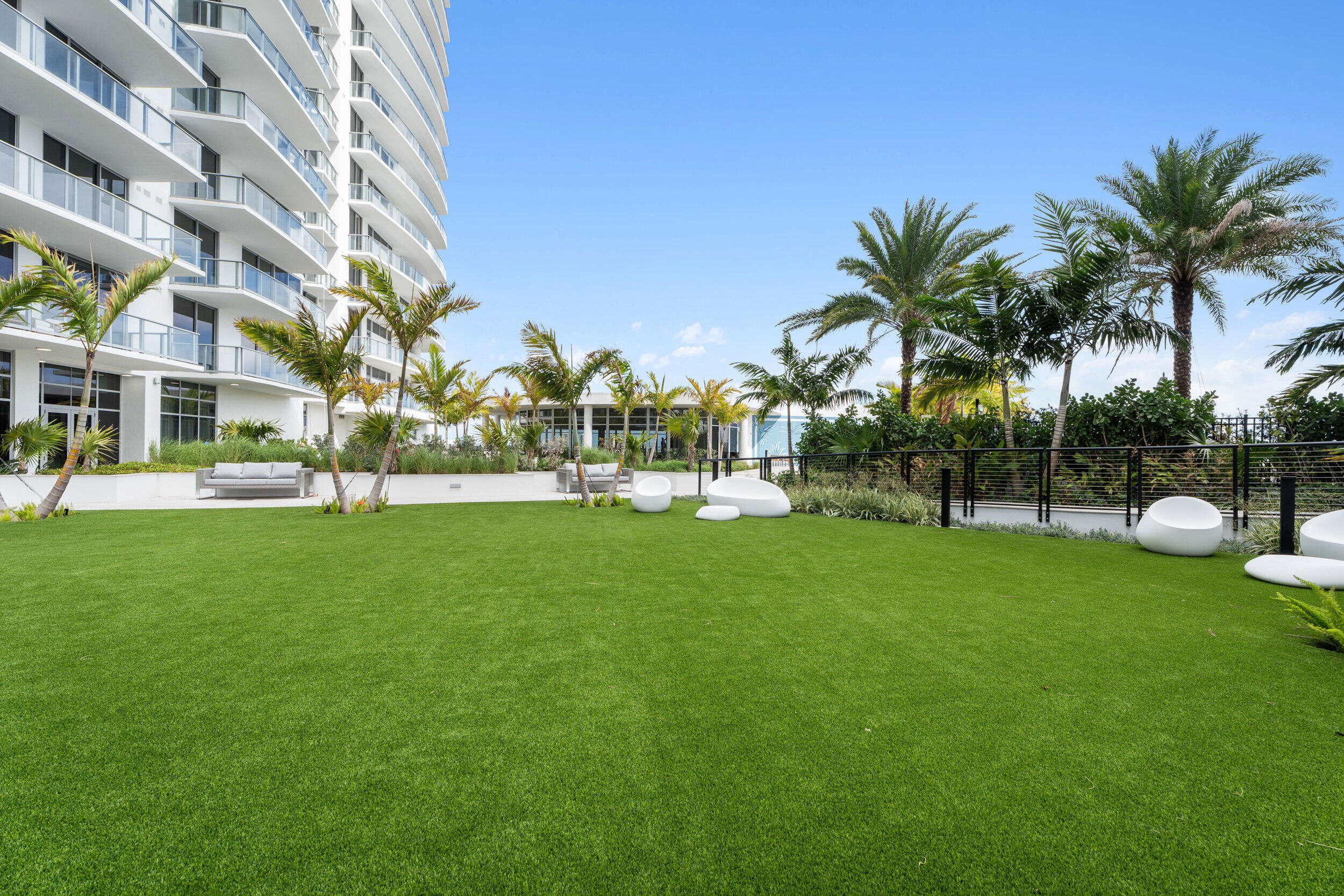 220 Lake Shore Drive 1523