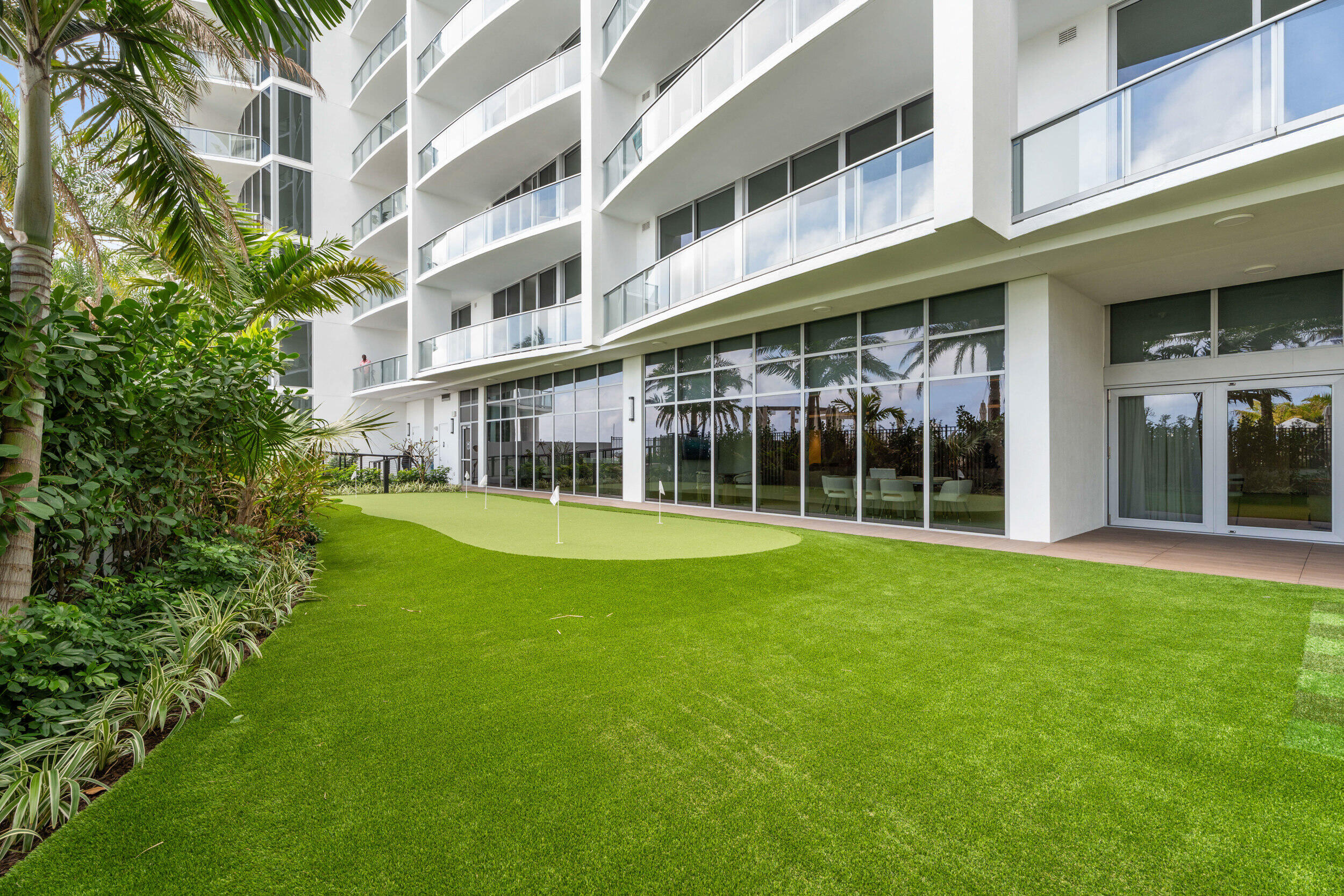 220 Lake Shore Drive 1523