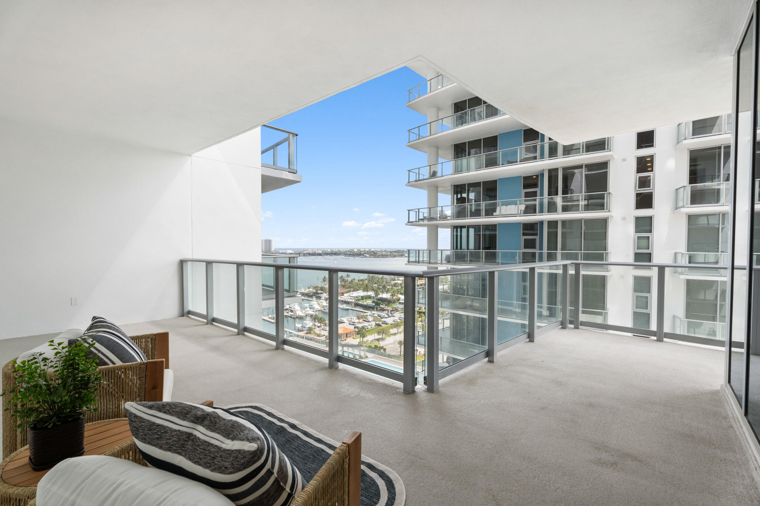 220 Lake Shore Drive 1523