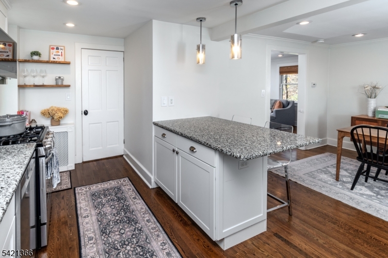 6 Cape Ct