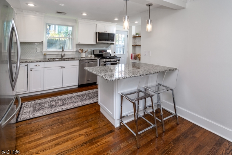 6 Cape Ct