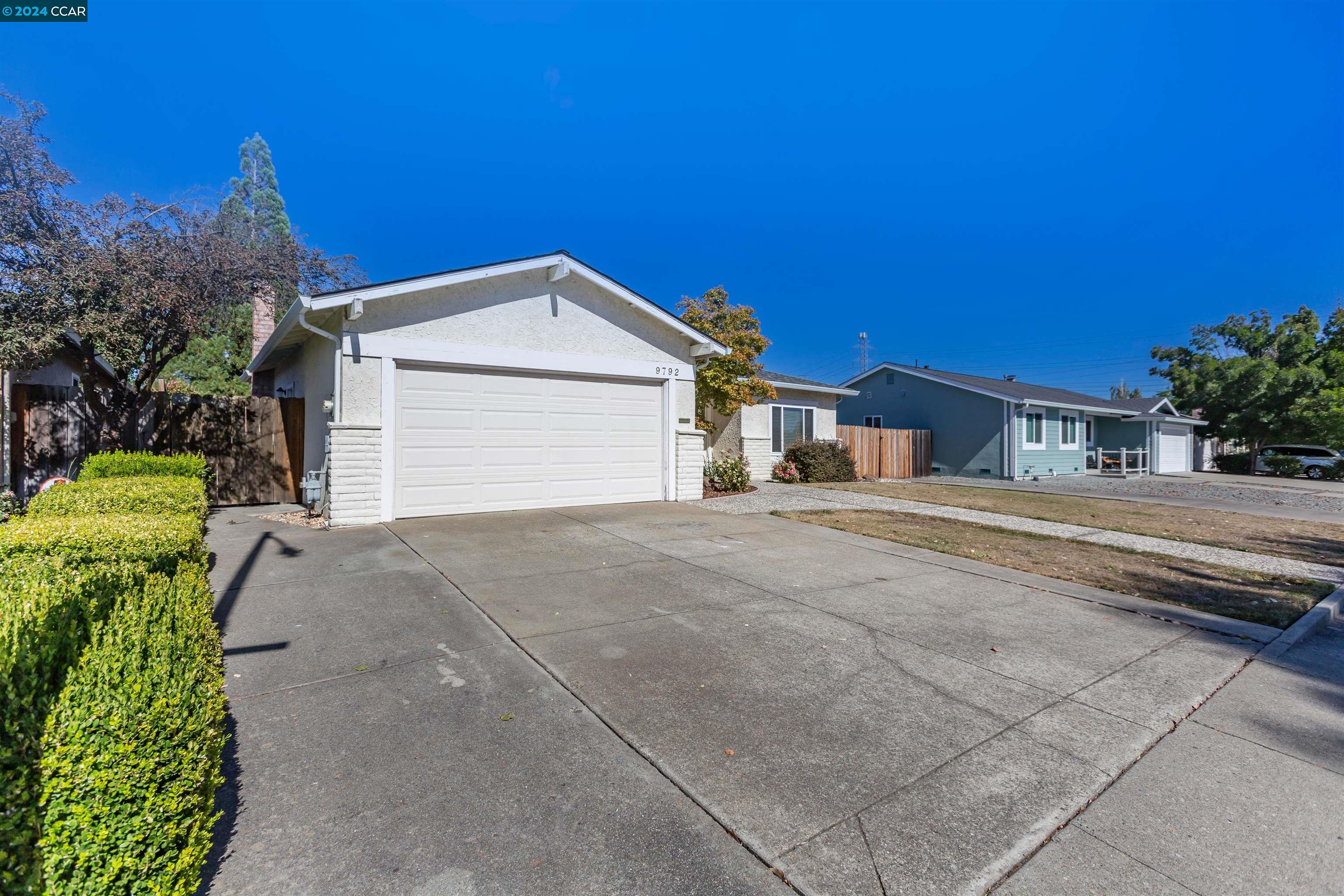 9792 Broadmoor Dr