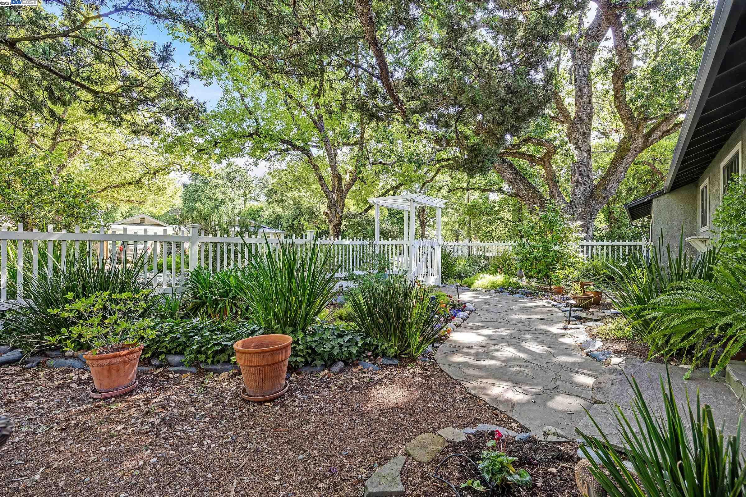 203 Roberta Ave
