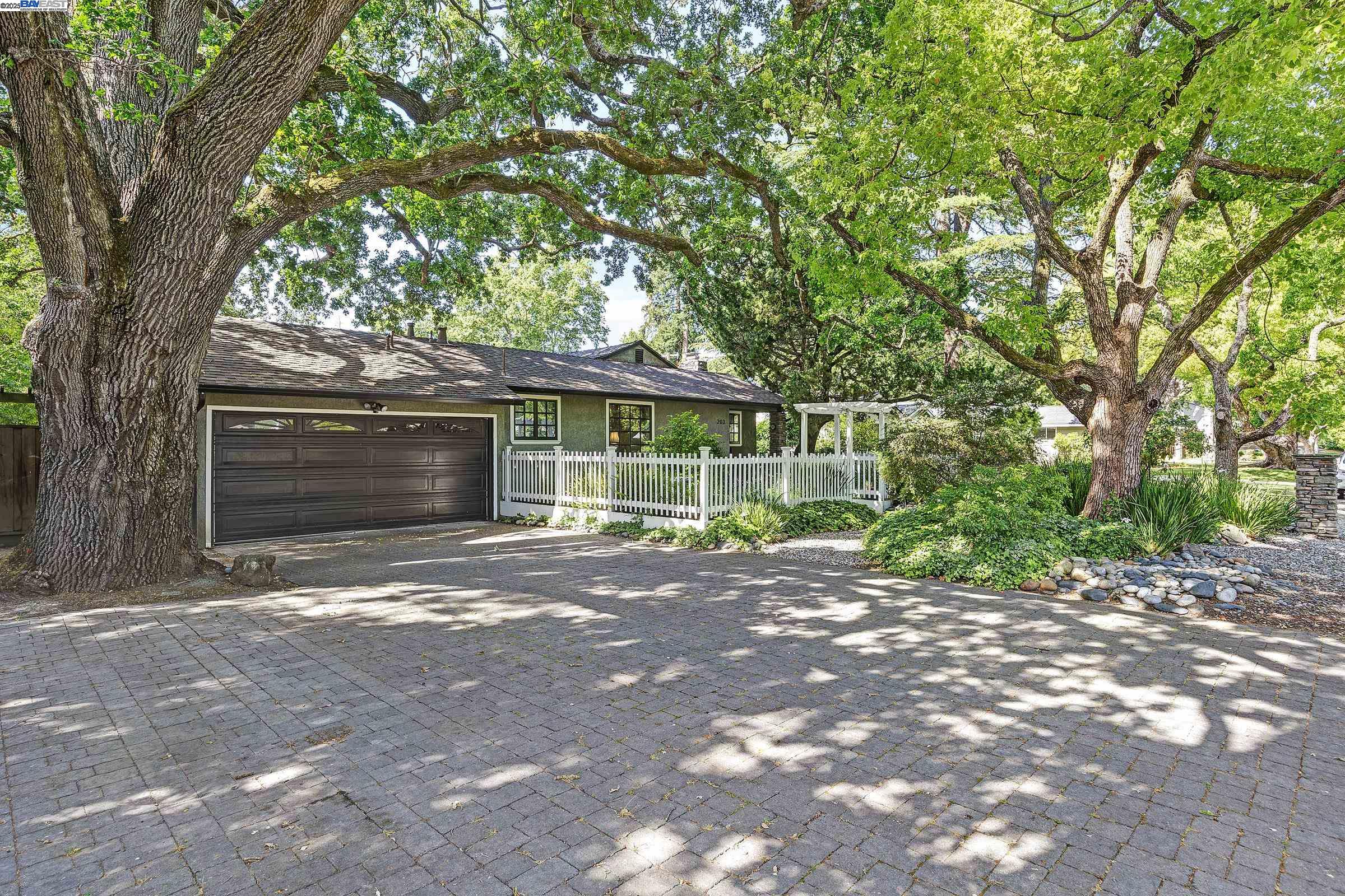 203 Roberta Ave