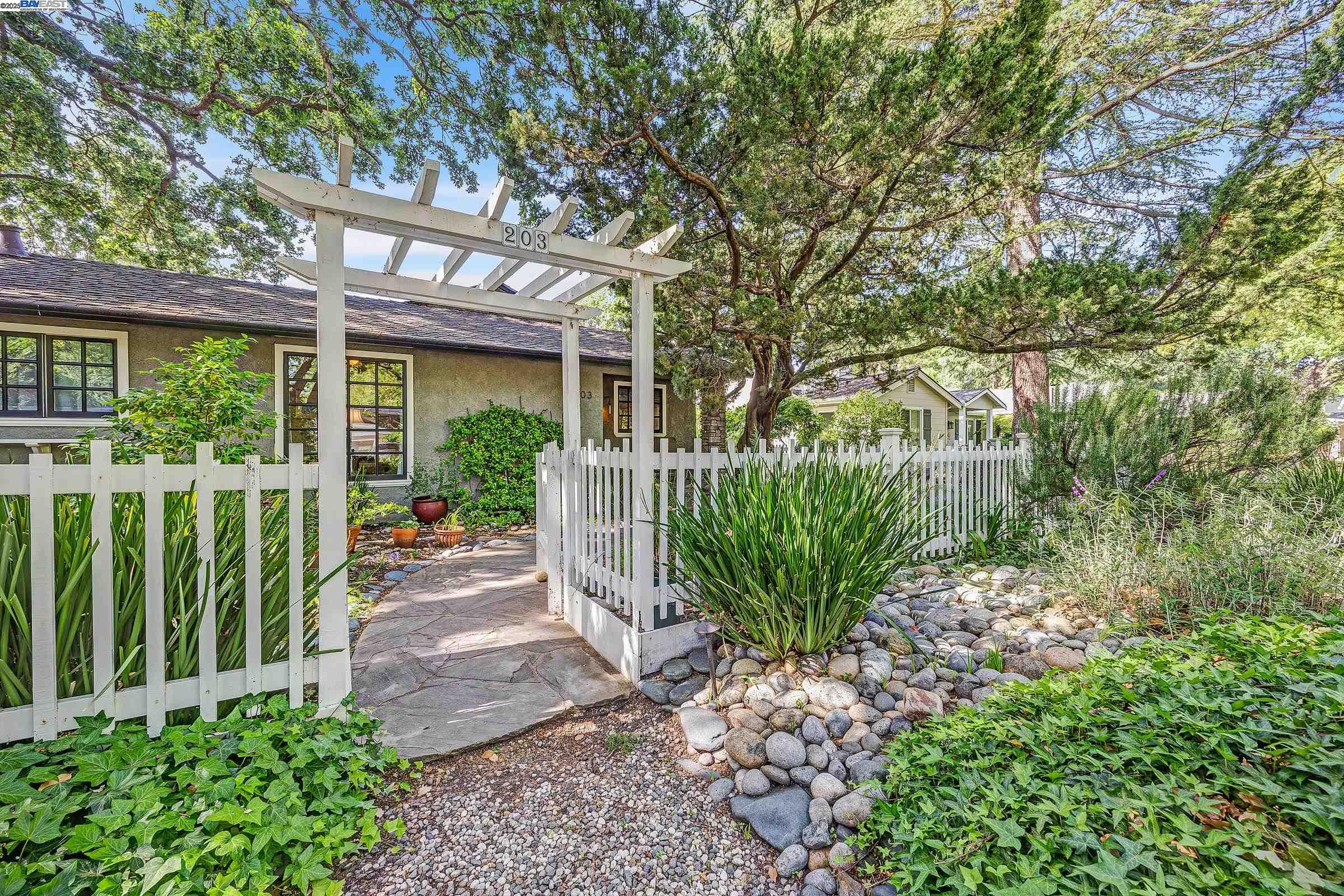 203 Roberta Ave