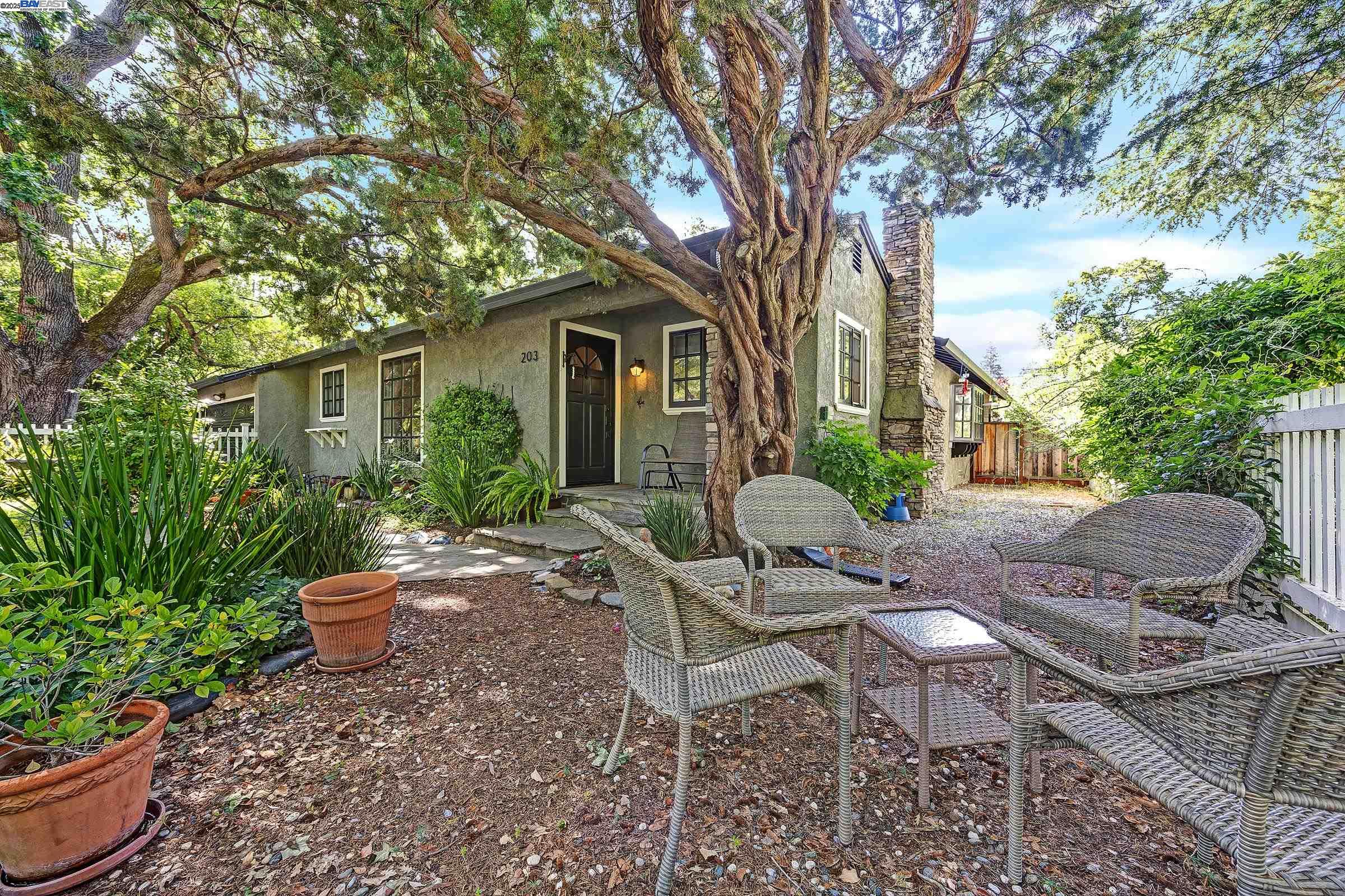 203 Roberta Ave