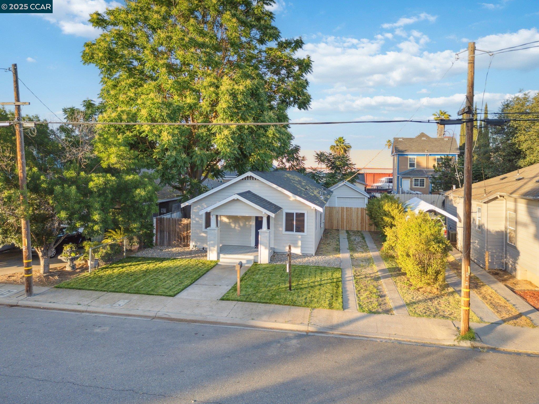 325 N 3rd Ave