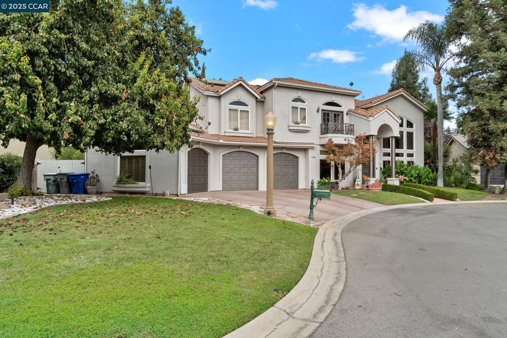 2550 E Jenny Ave