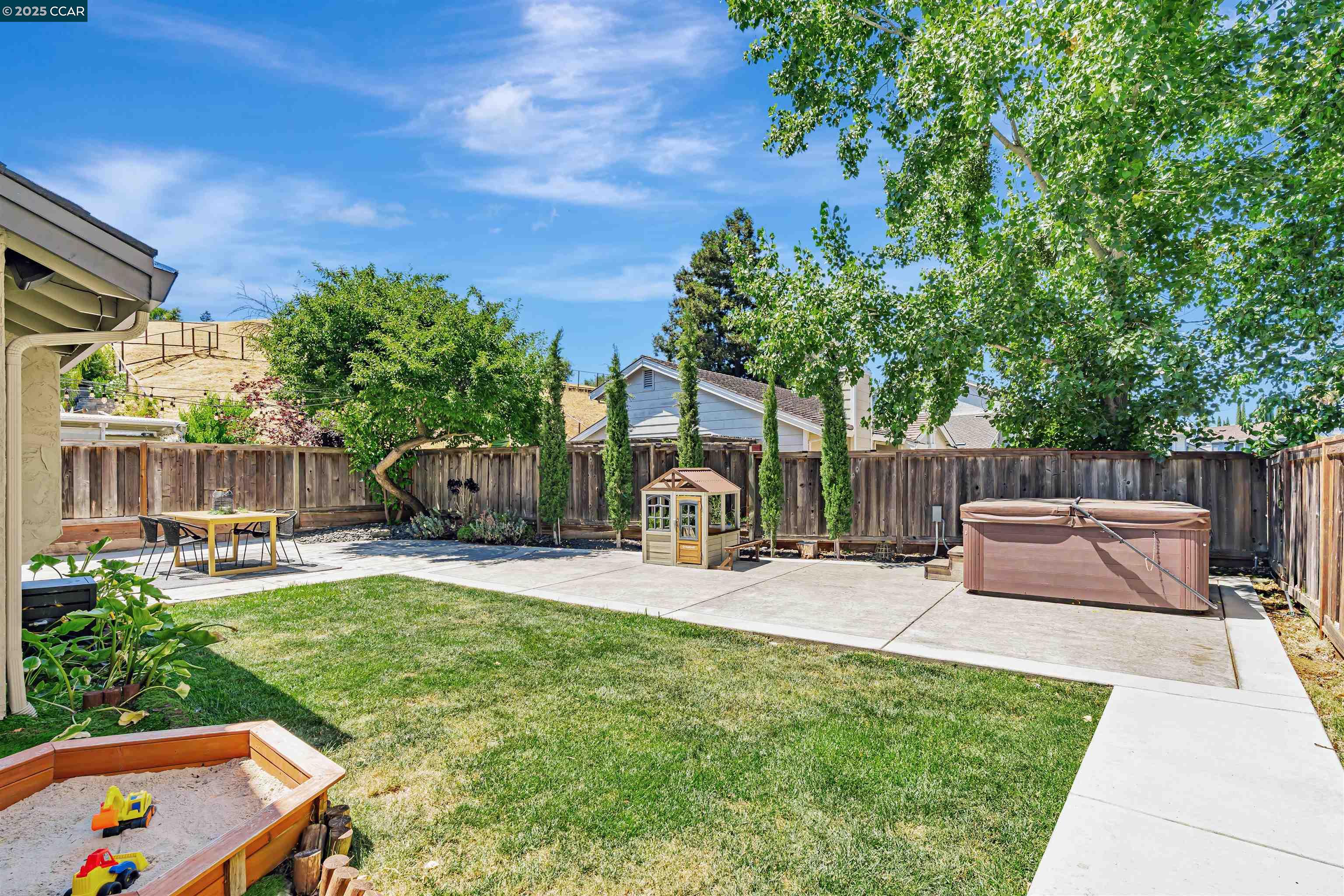 2329 Sweetwater Dr