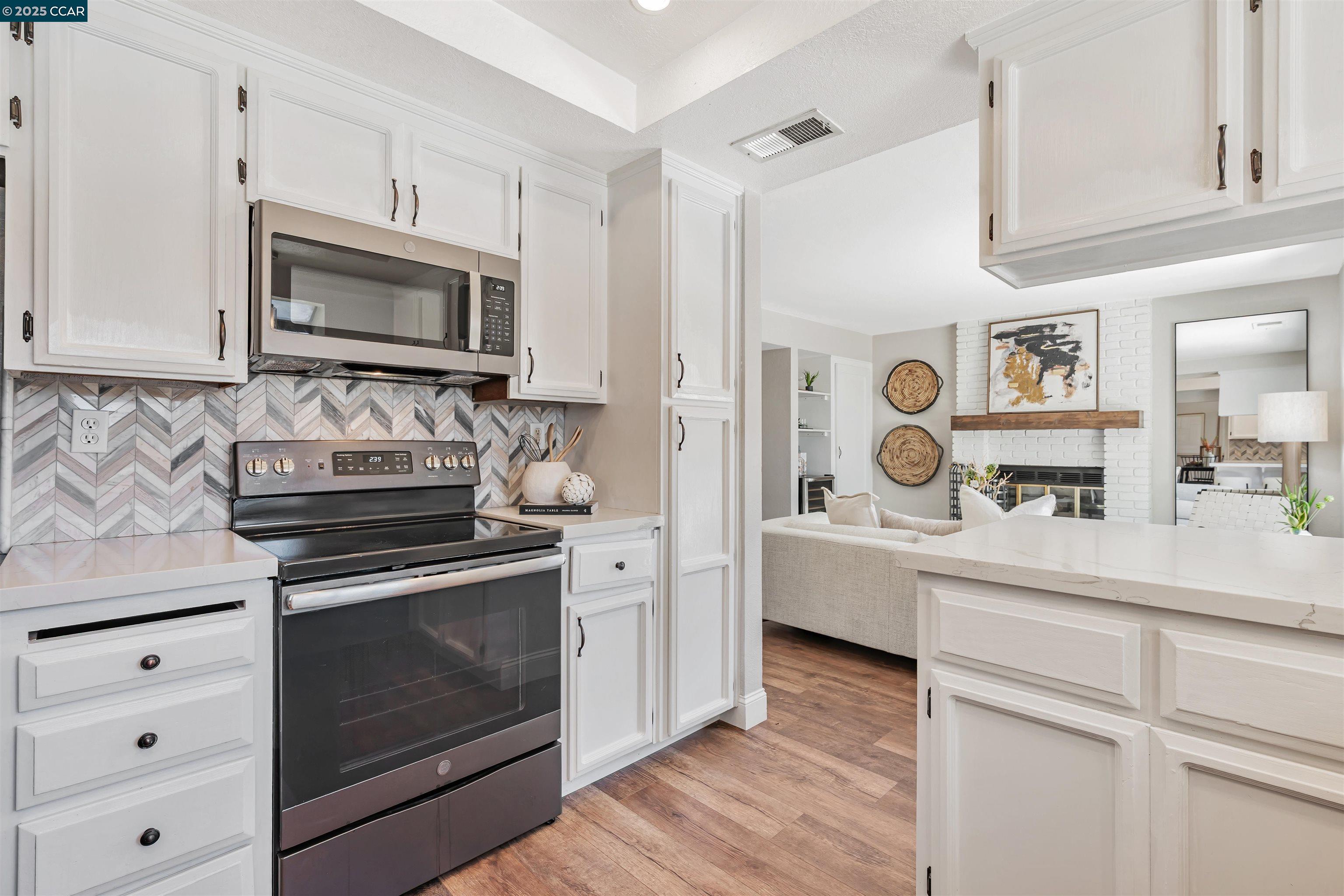 2329 Sweetwater Dr