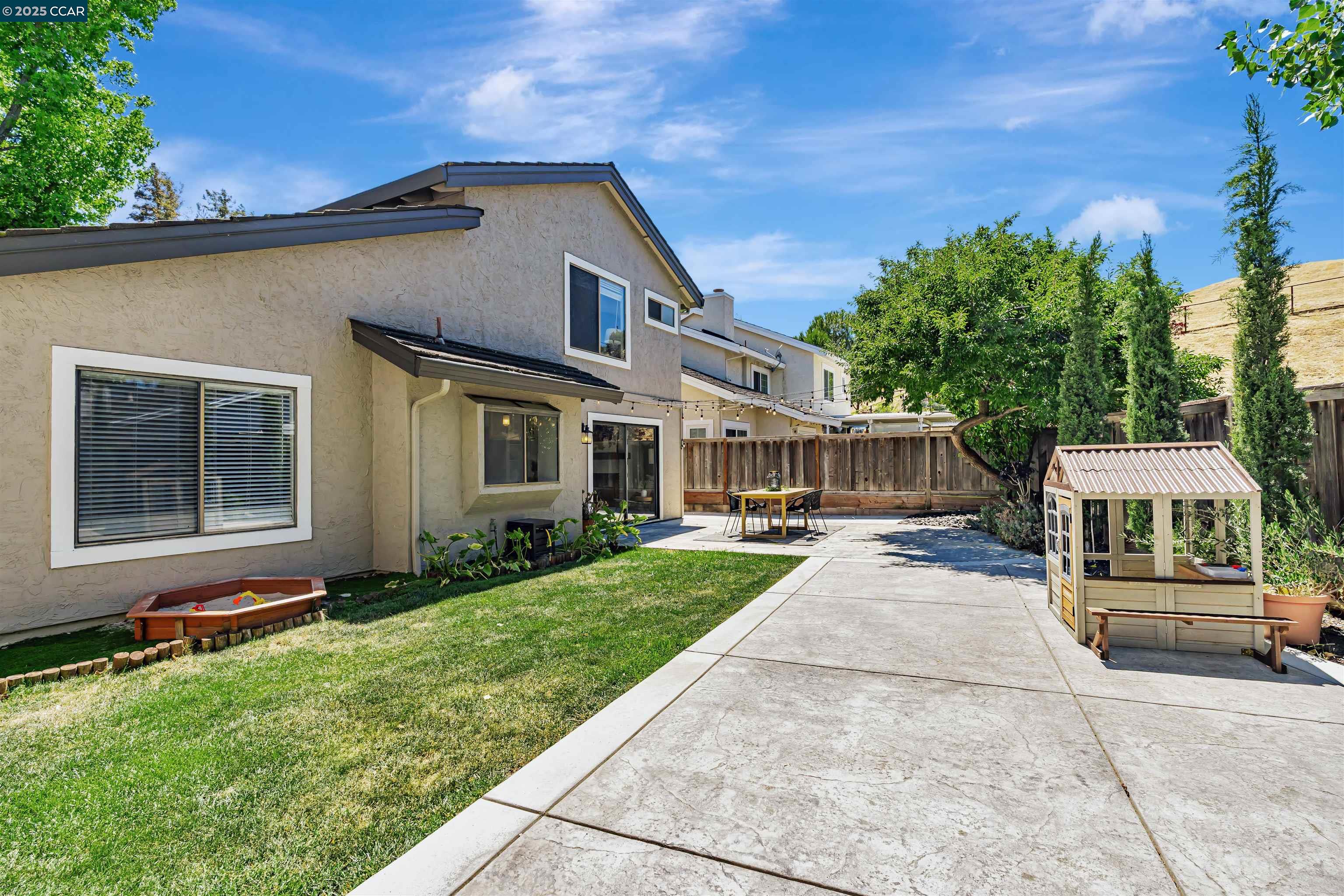 2329 Sweetwater Dr