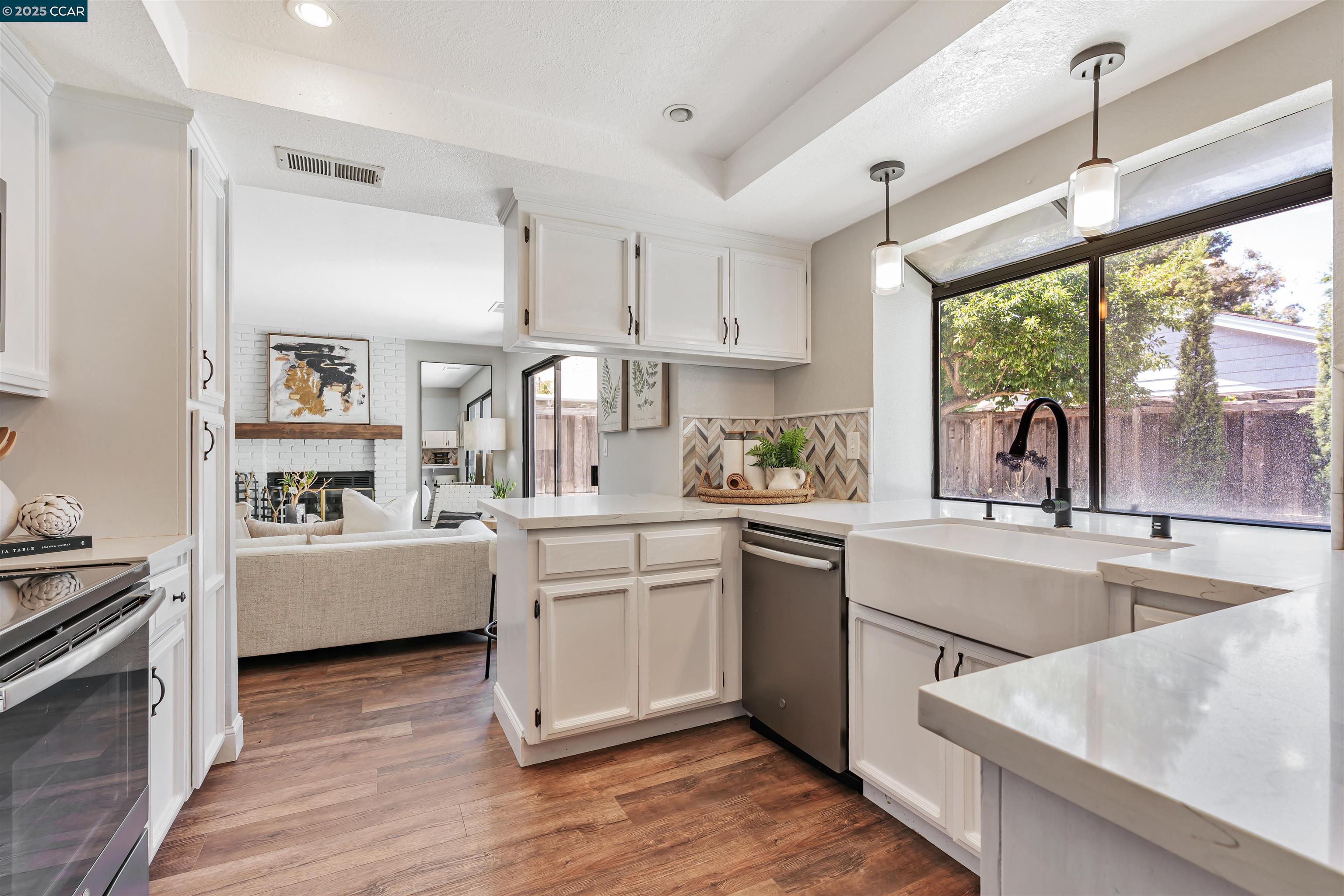 2329 Sweetwater Dr