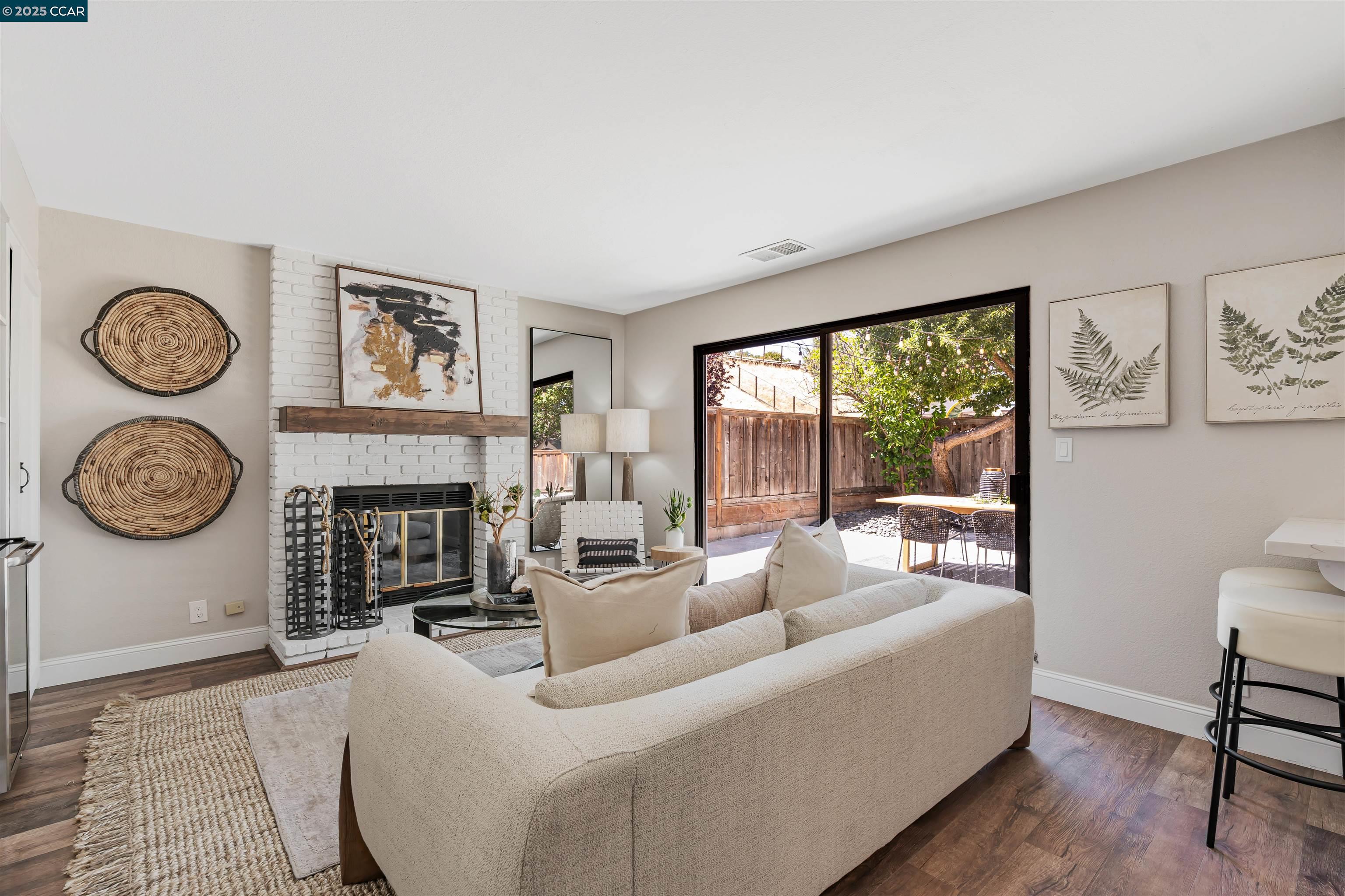 2329 Sweetwater Dr