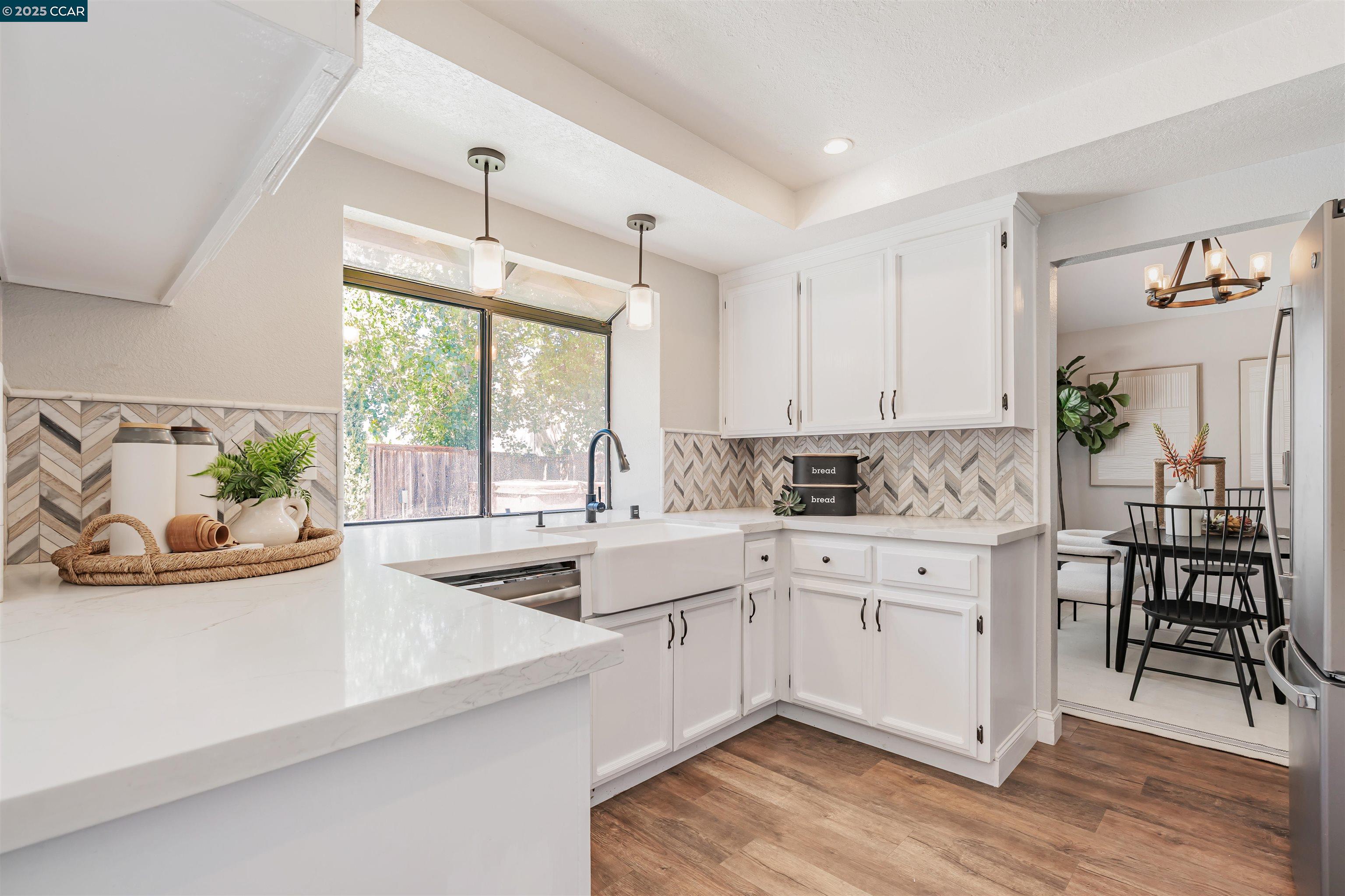 2329 Sweetwater Dr