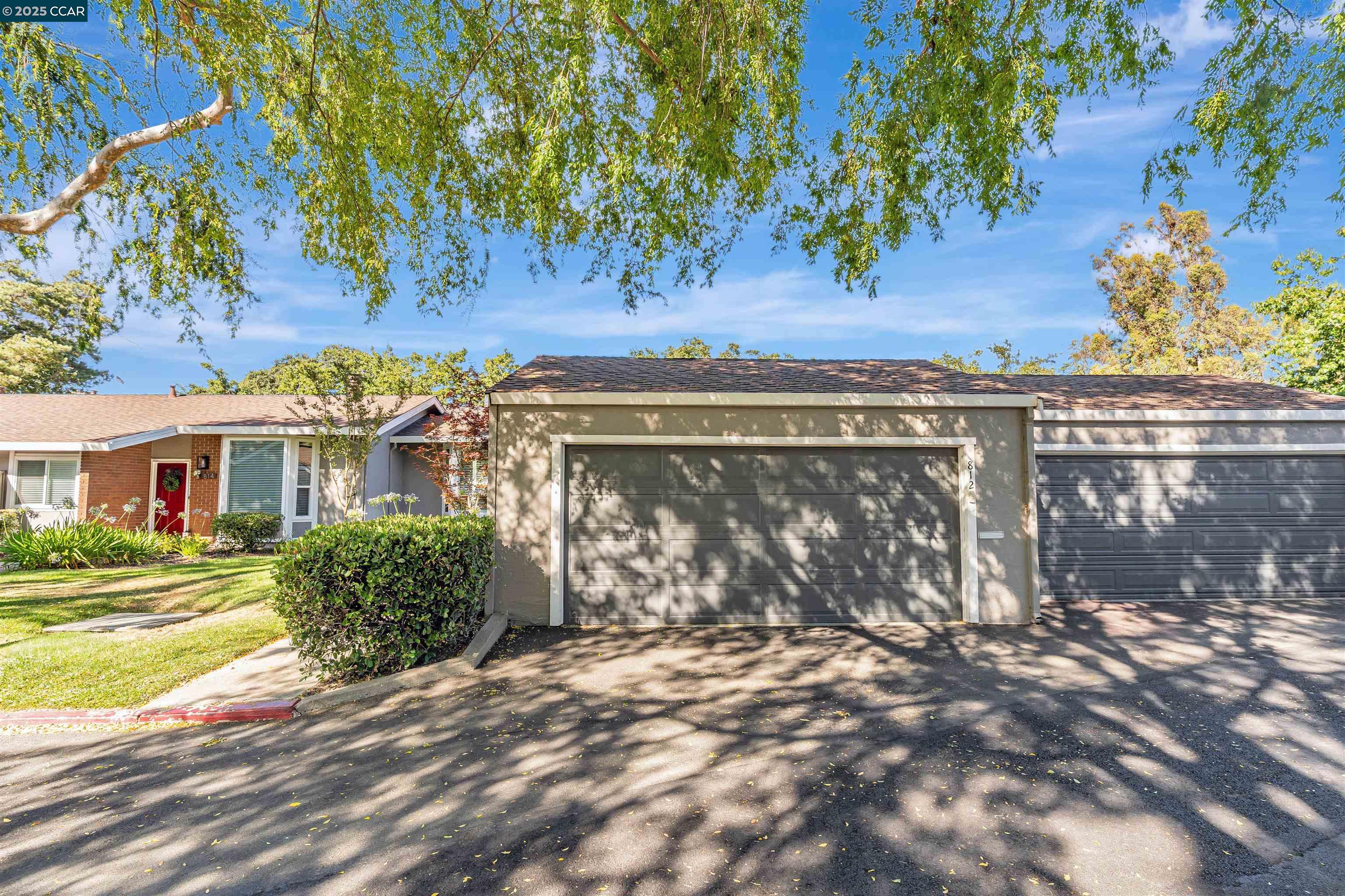 812 Royal Ann Ln