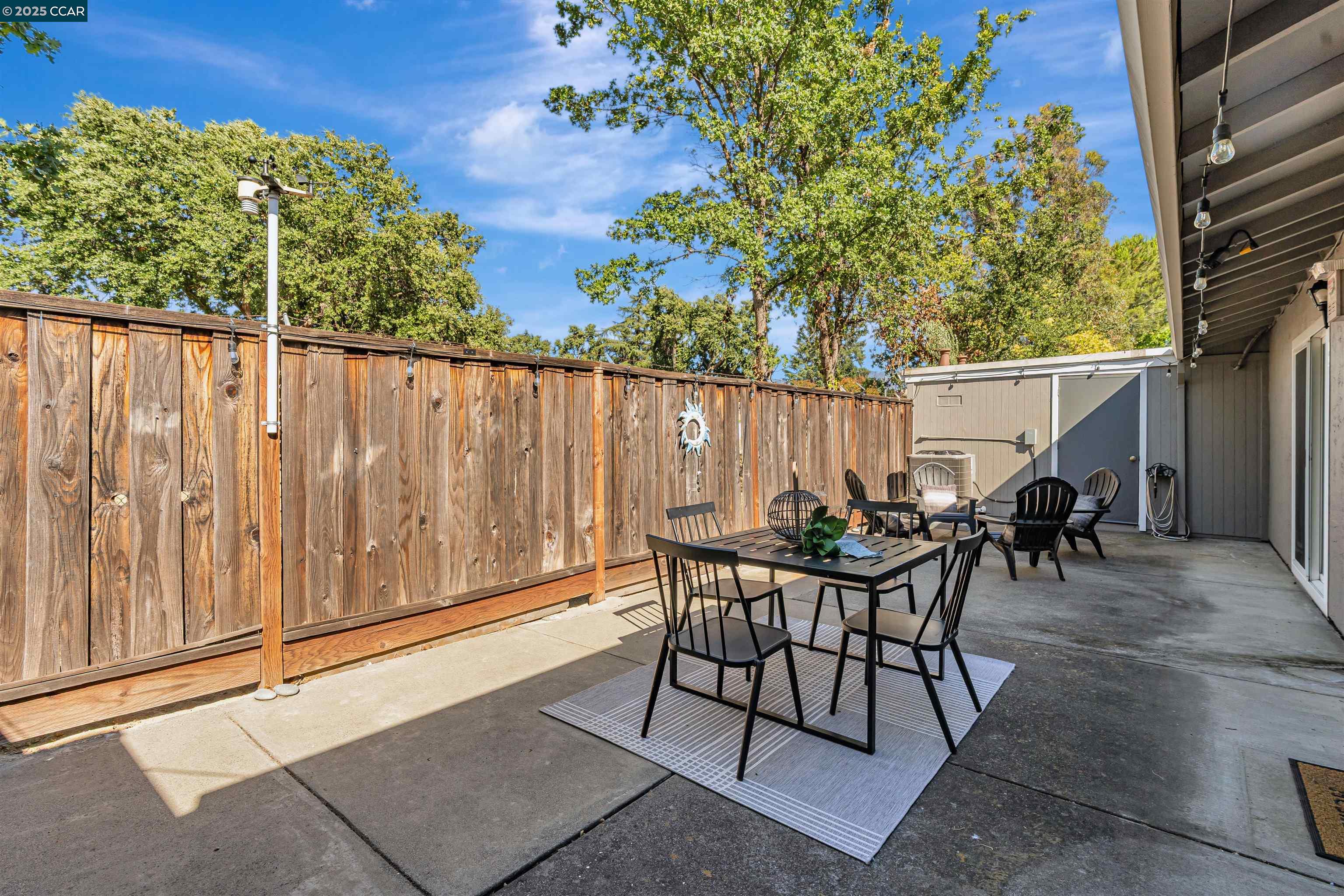 812 Royal Ann Ln