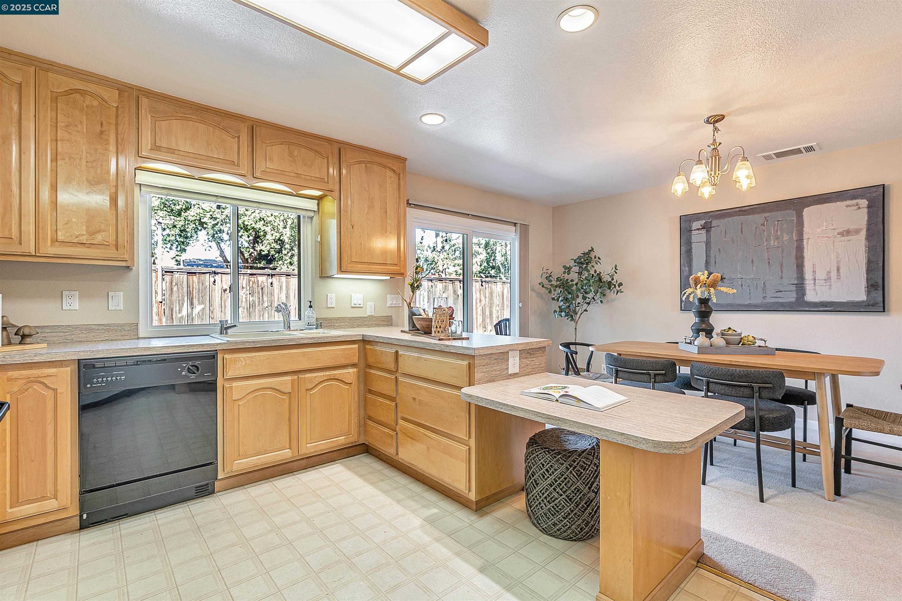 812 Royal Ann Ln