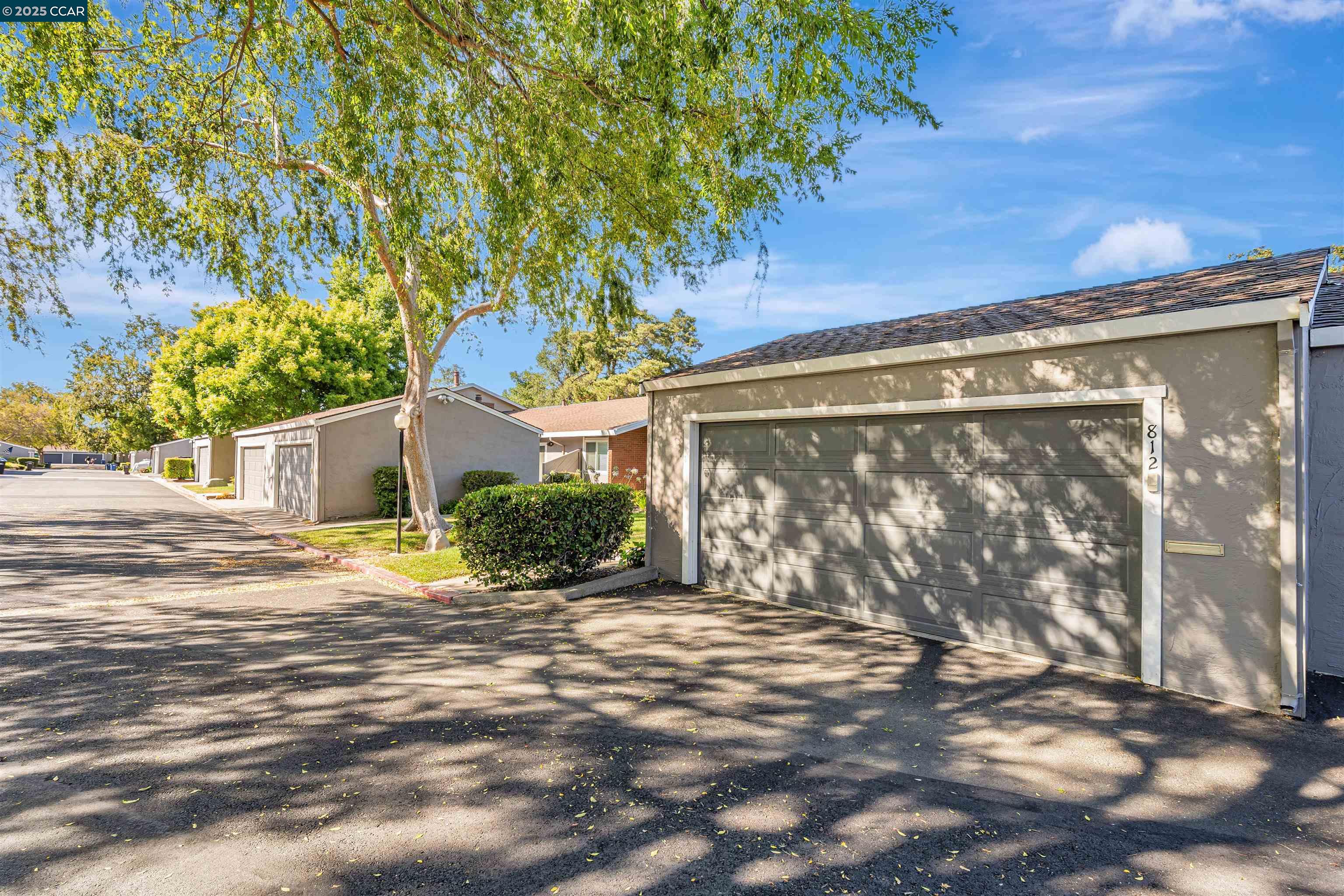 812 Royal Ann Ln
