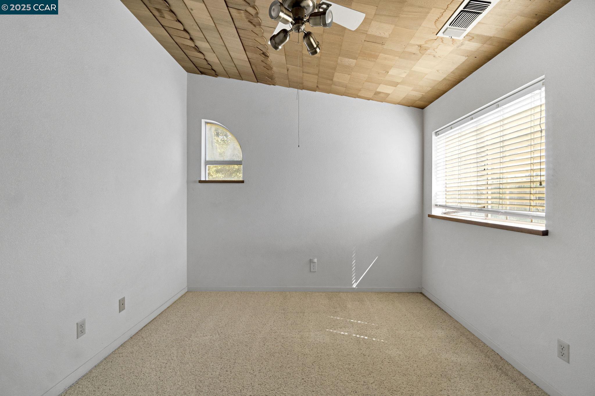 6743 N Dolores