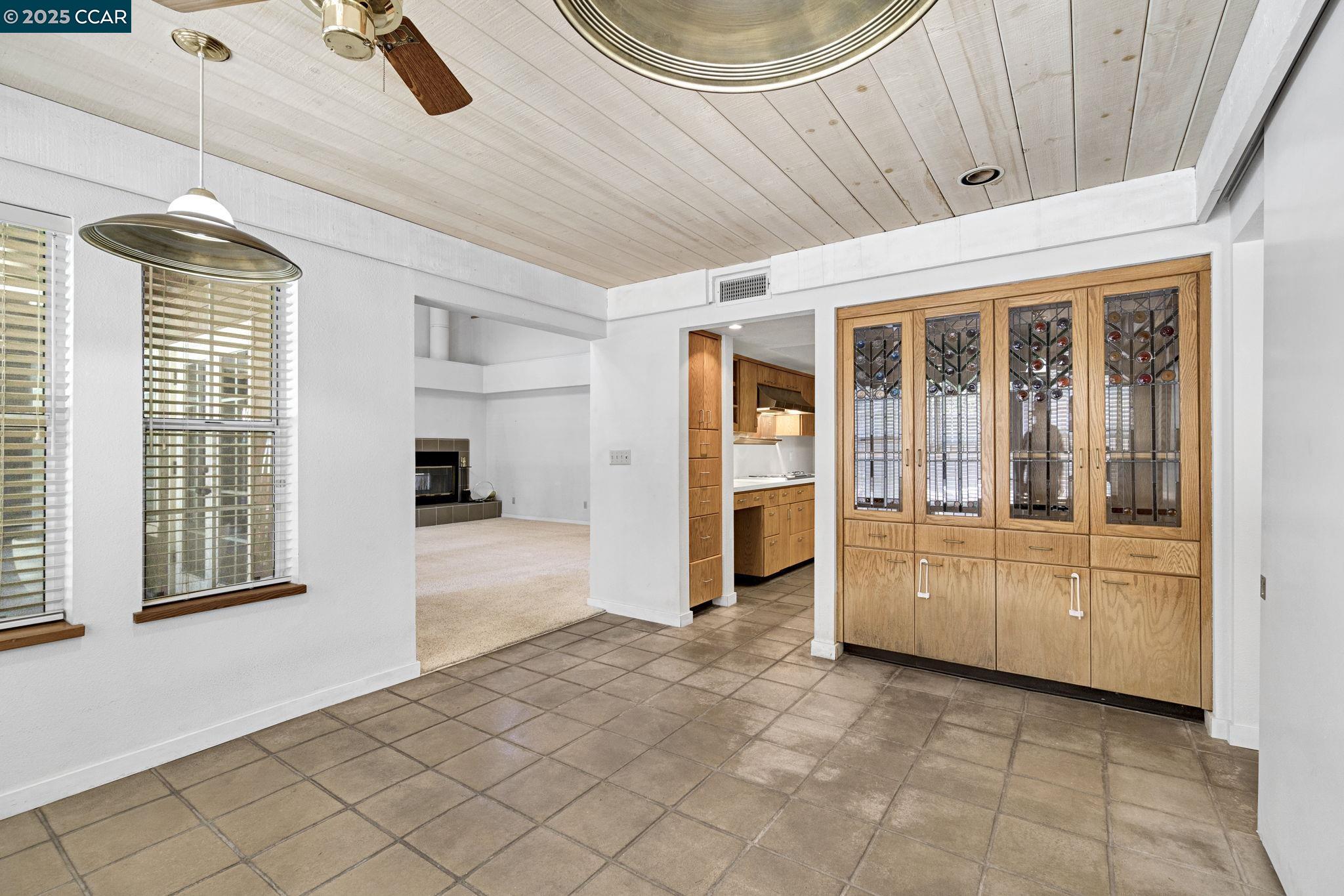 6743 N Dolores