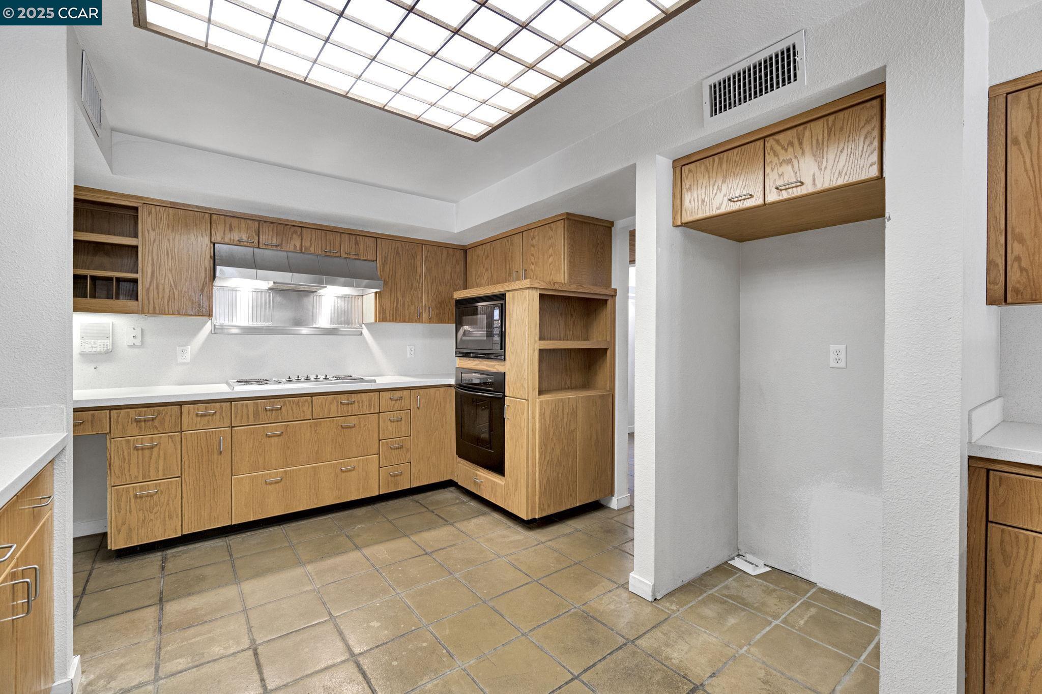 6743 N Dolores