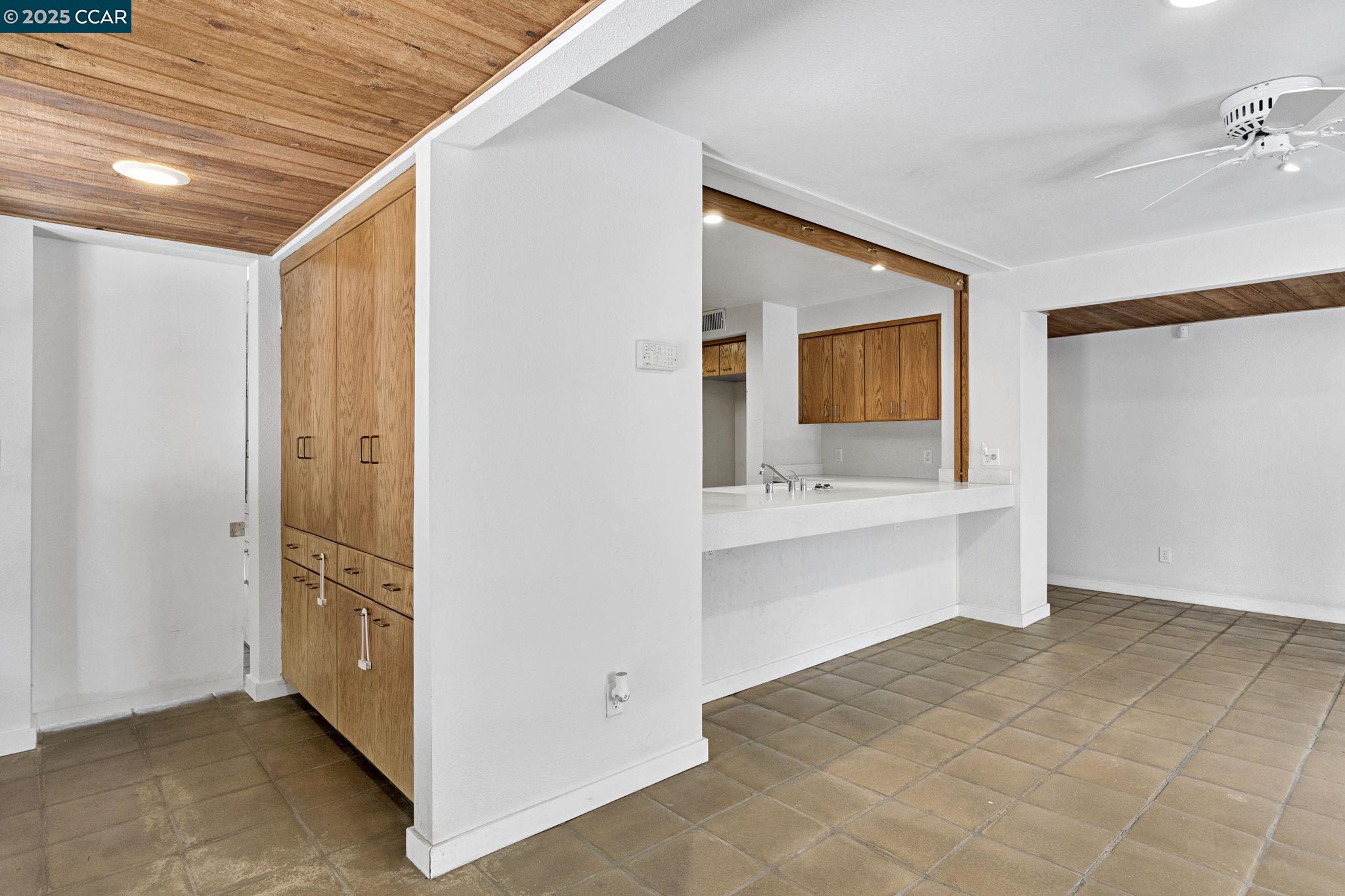 6743 N Dolores