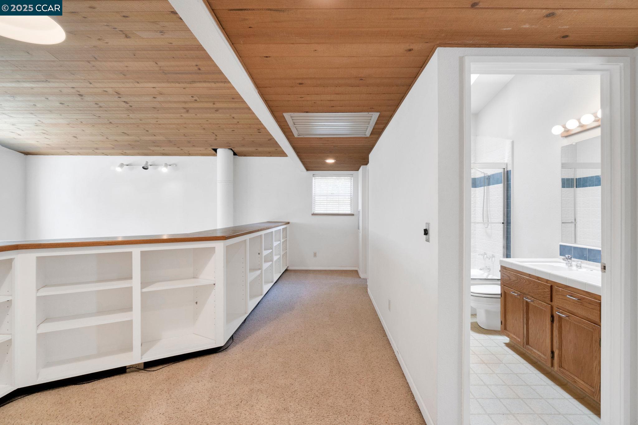 6743 N Dolores