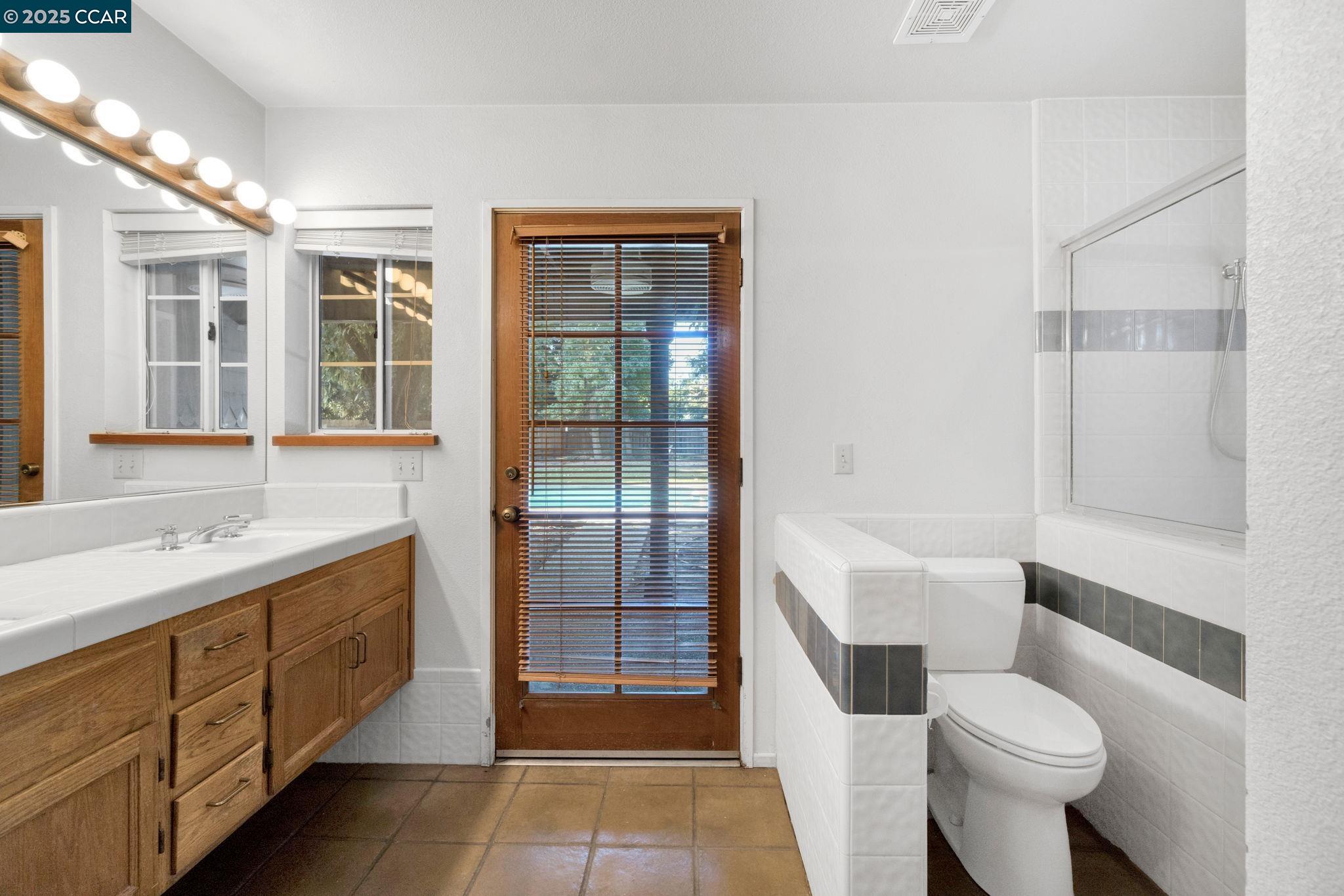 6743 N Dolores