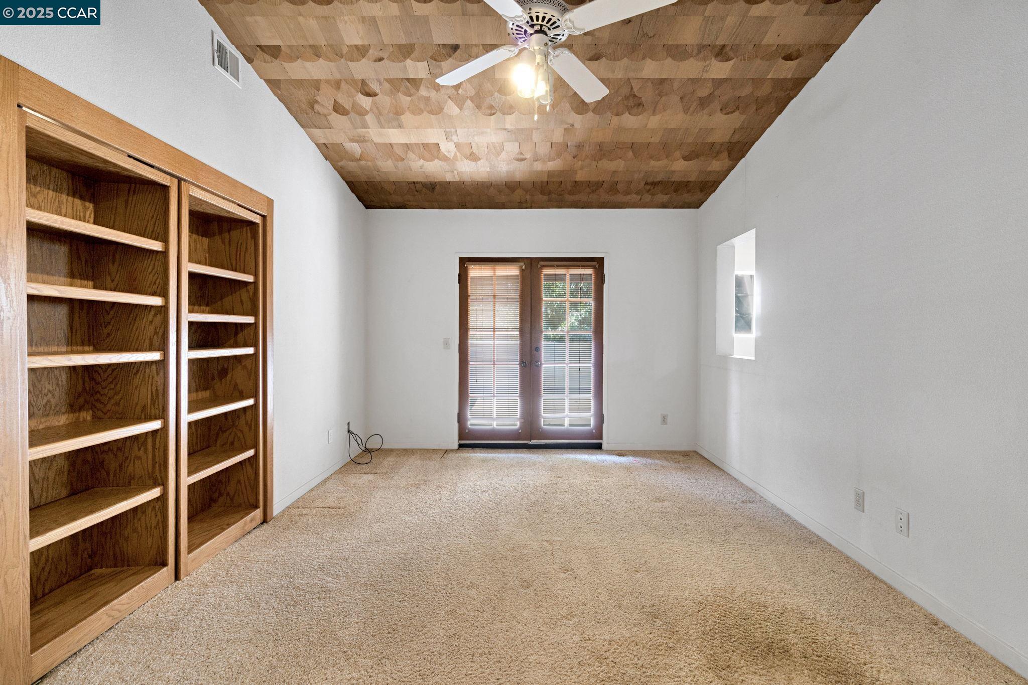 6743 N Dolores