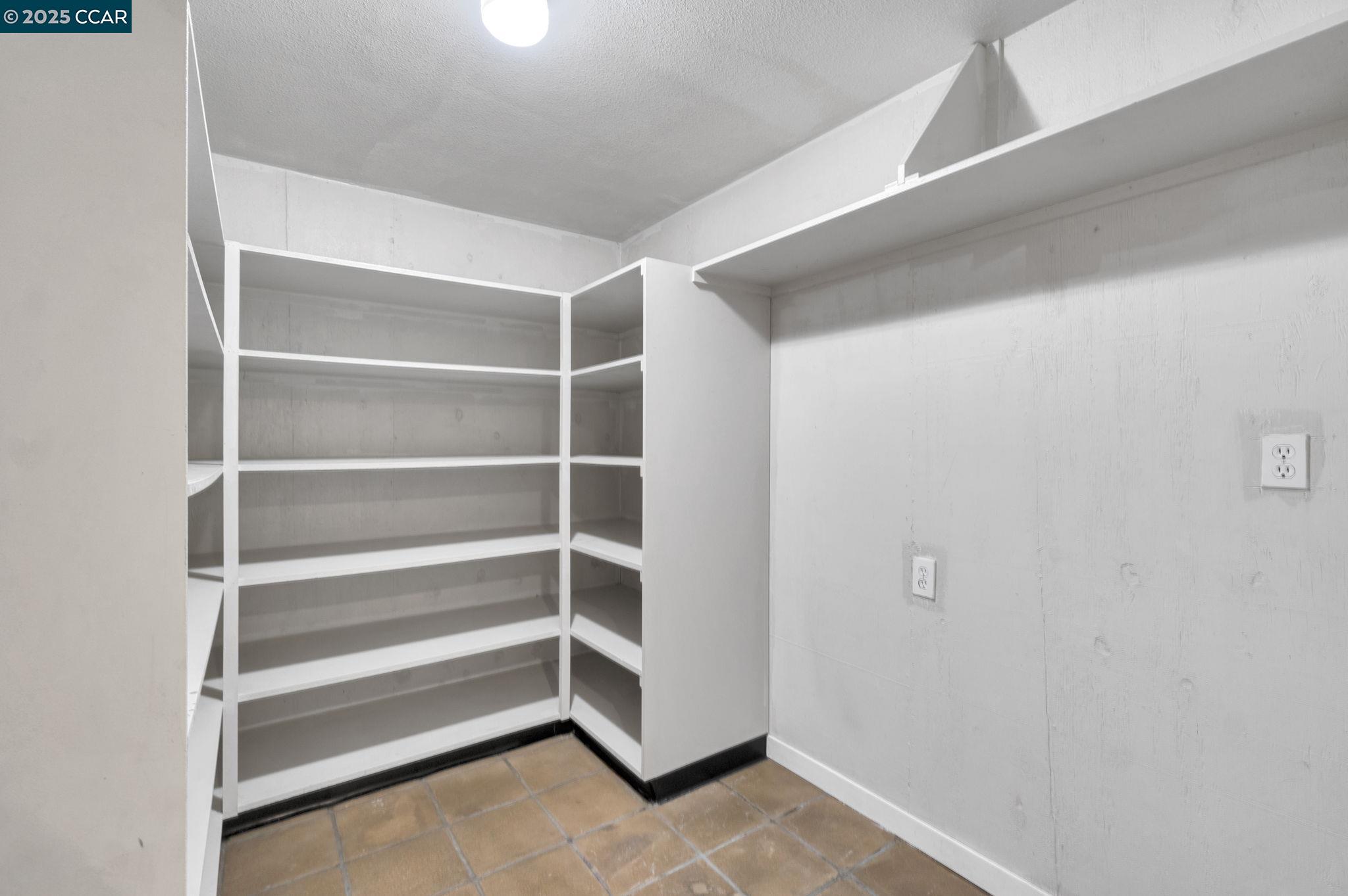 6743 N Dolores
