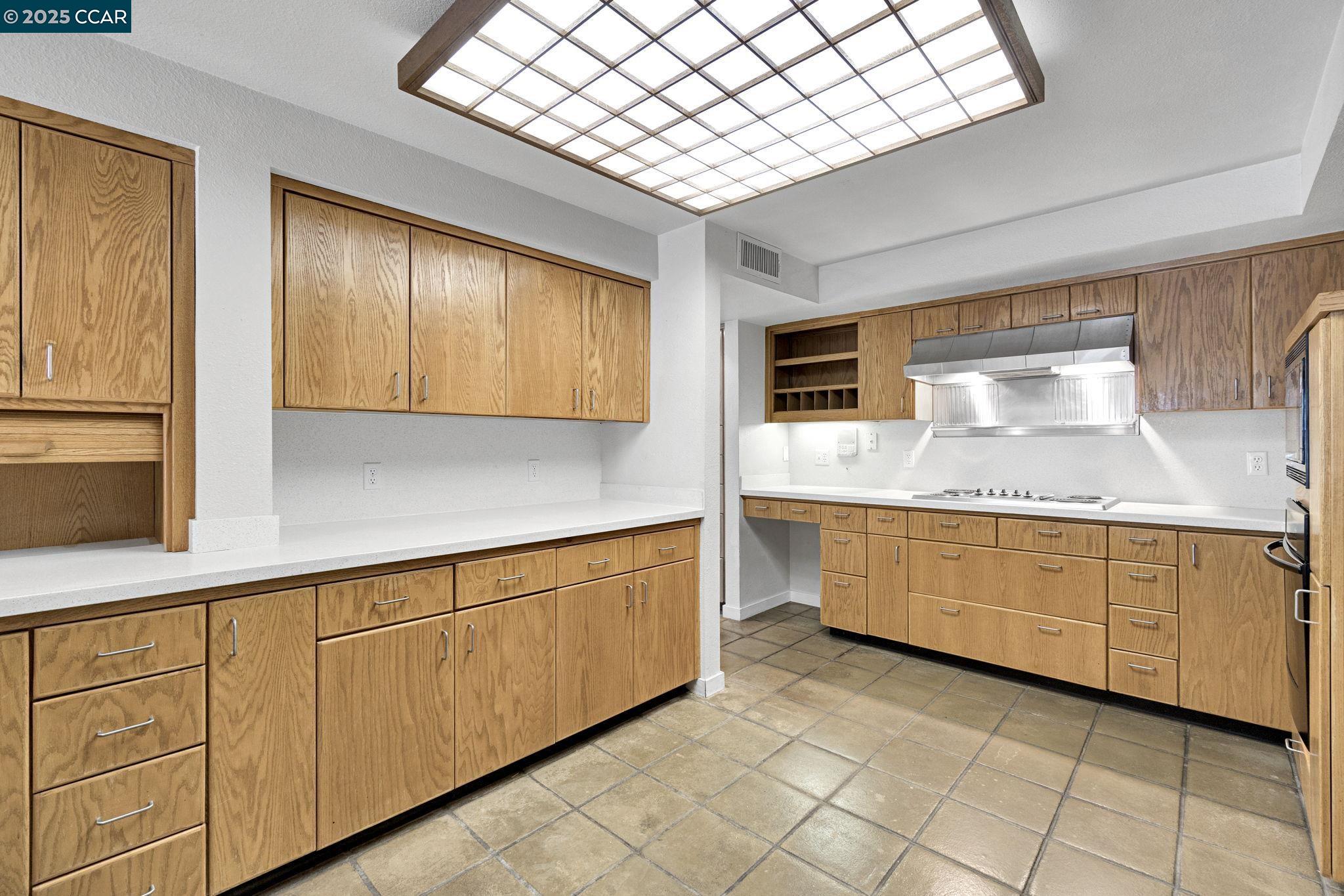 6743 N Dolores