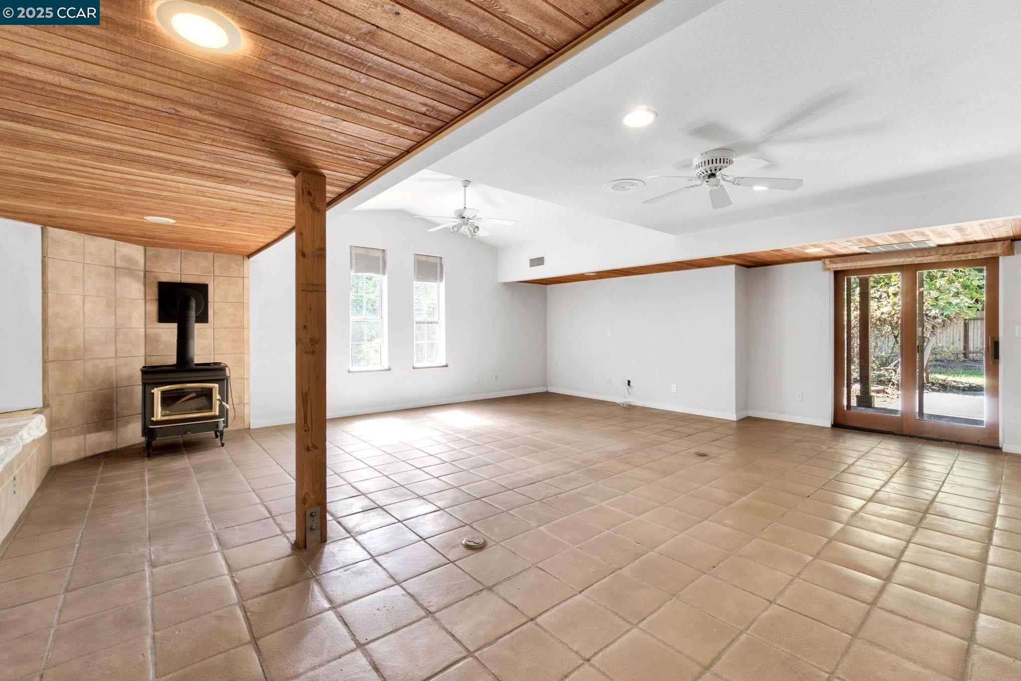 6743 N Dolores