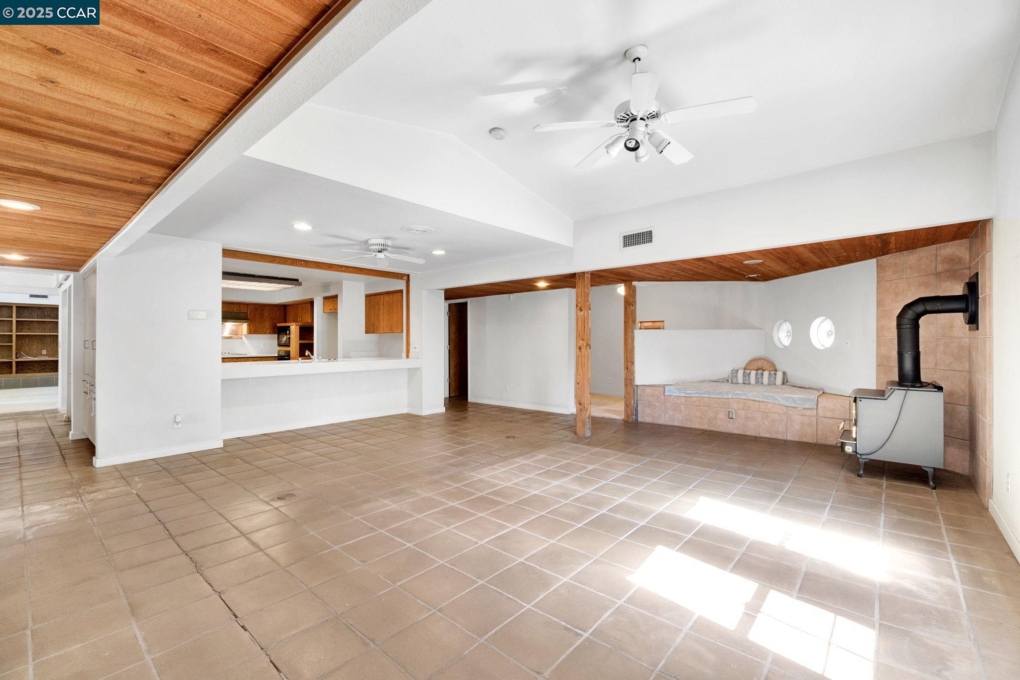 6743 N Dolores