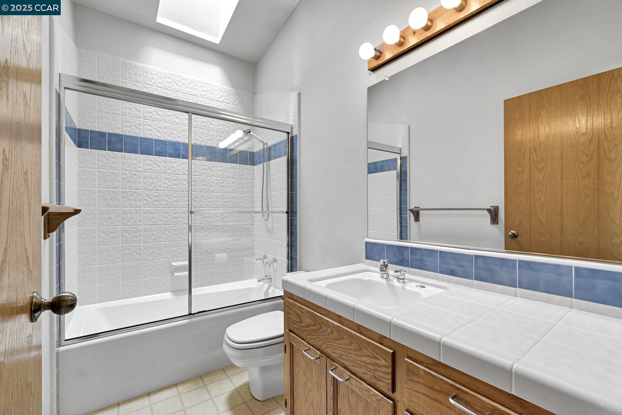 6743 N Dolores