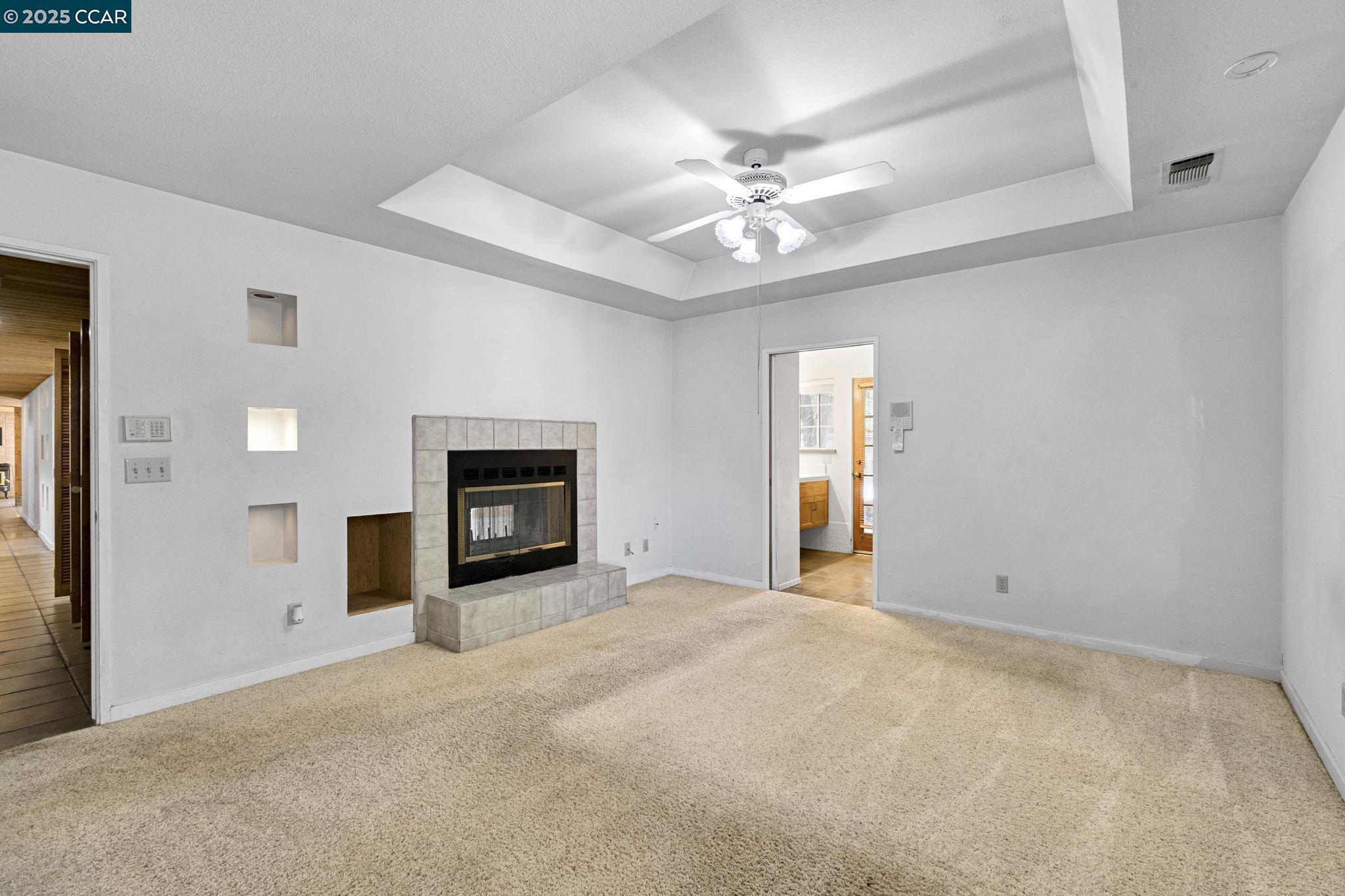 6743 N Dolores