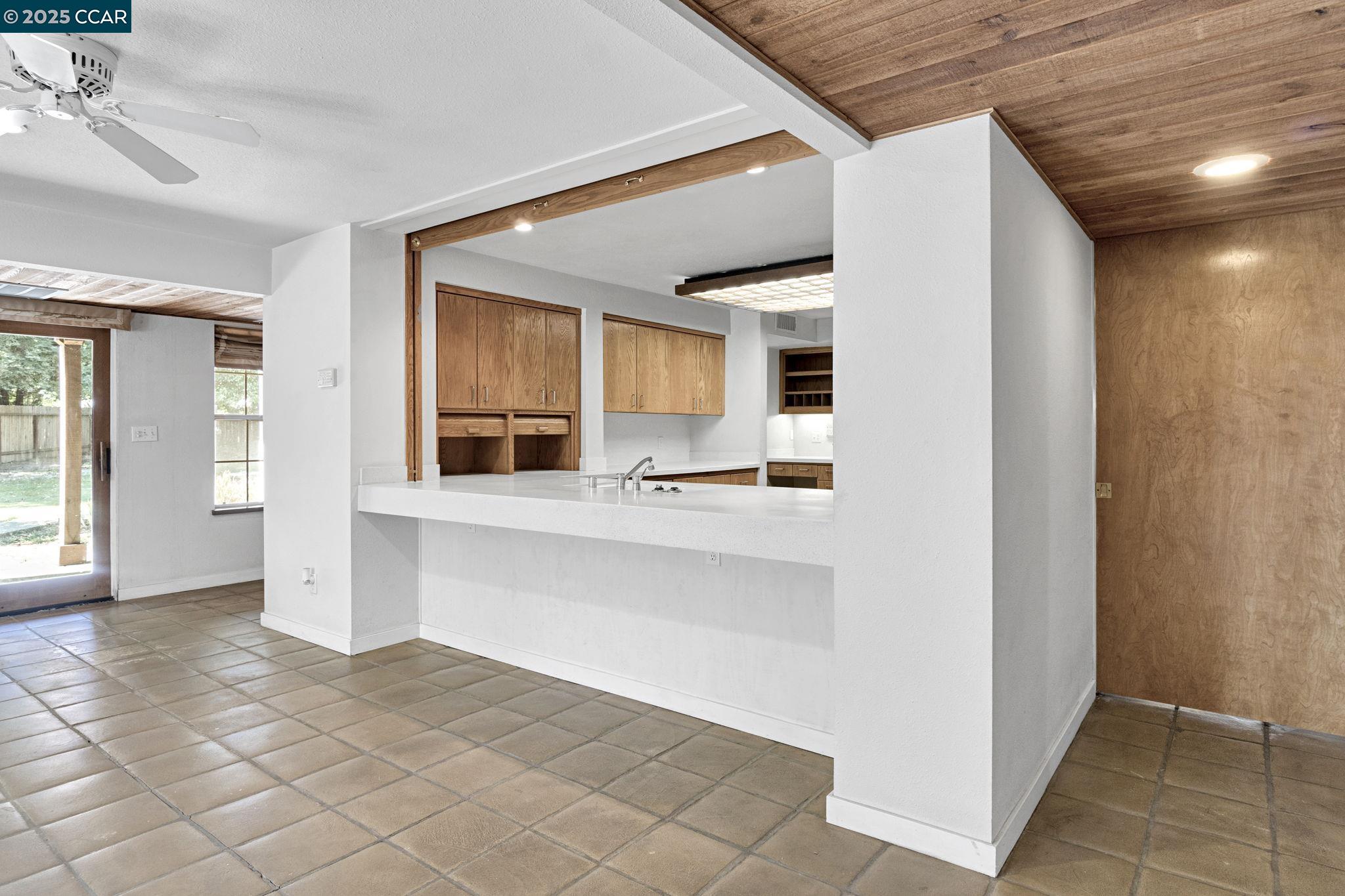 6743 N Dolores